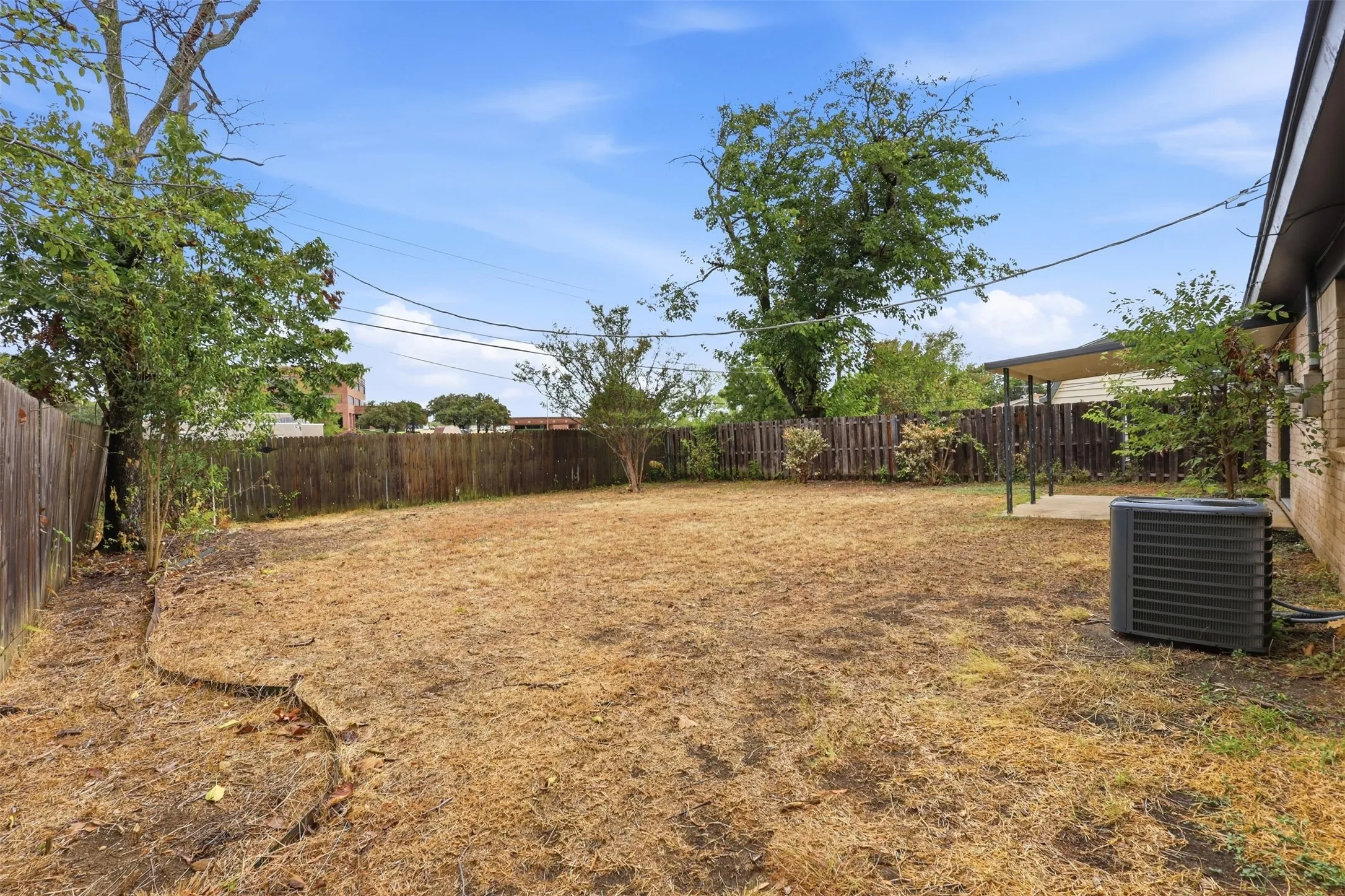 Single Family Residence For Sale in Tarrant County , 3205 Fargo Court, Fort Worth, Texas 76133, 3 Bedroom, 2 Bathroom, 2 Garage spaces, 1,119 Sqft, built in 1970, mls#21400447, Real Estate Agent in Fort Worth, Homes For Sale in Tarrant county, Homes For Sale in Fort Worth, Realtor in Fort Worth Texas, Real Estate Brokerage Independent Realty Texas, Luminita Cordes Realtor