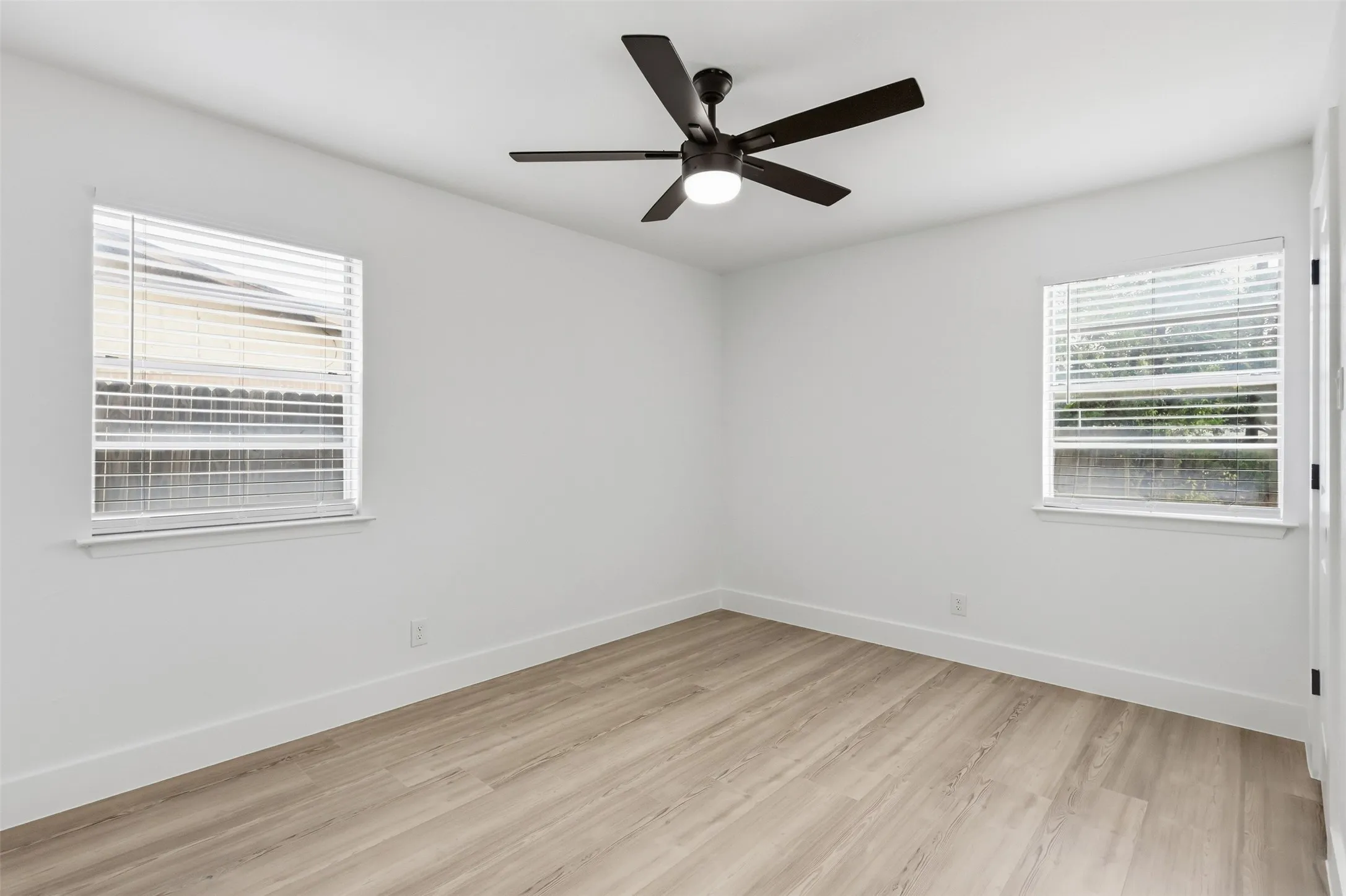 Single Family Residence For Sale in Tarrant County , 3205 Fargo Court, Fort Worth, Texas 76133, 3 Bedroom, 2 Bathroom, 2 Garage spaces, 1,119 Sqft, built in 1970, mls#21400447, Real Estate Agent in Fort Worth, Homes For Sale in Tarrant county, Homes For Sale in Fort Worth, Realtor in Fort Worth Texas, Real Estate Brokerage Independent Realty Texas, Luminita Cordes Realtor