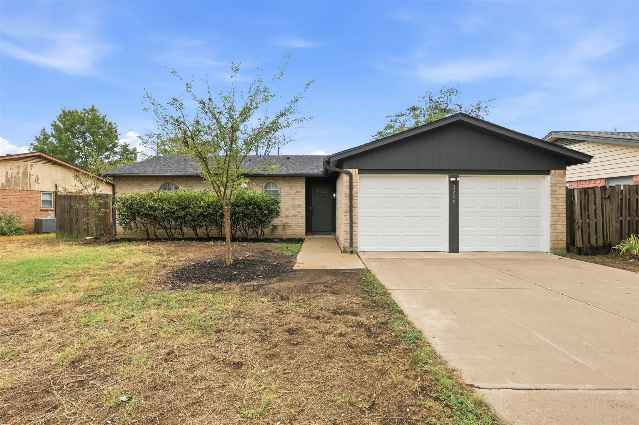 Single Family Residence For Sale in Tarrant County , 3205 Fargo Court, Fort Worth, Texas 76133, 3 Bedroom, 2 Bathroom, 2 Garage spaces, 1,119 Sqft, built in 1970, mls#21400447, Real Estate Agent in Fort Worth, Homes For Sale in Tarrant county, Homes For Sale in Fort Worth, Realtor in Fort Worth Texas, Real Estate Brokerage Independent Realty Texas, Luminita Cordes Realtor