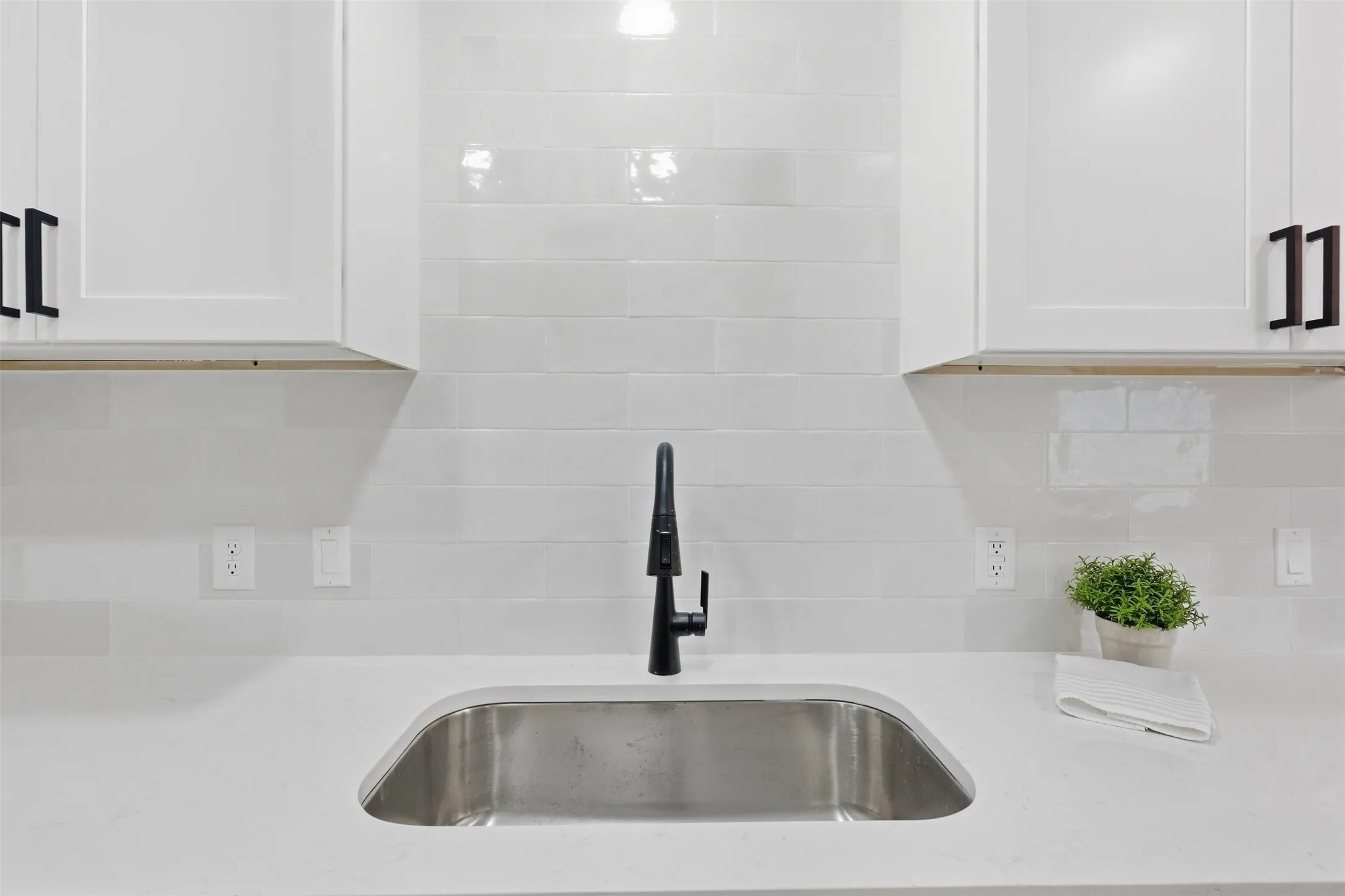 Single Family Residence For Sale in Tarrant County , 3205 Fargo Court, Fort Worth, Texas 76133, 3 Bedroom, 2 Bathroom, 2 Garage spaces, 1,119 Sqft, built in 1970, mls#21400447, Real Estate Agent in Fort Worth, Homes For Sale in Tarrant county, Homes For Sale in Fort Worth, Realtor in Fort Worth Texas, Real Estate Brokerage Independent Realty Texas, Luminita Cordes Realtor