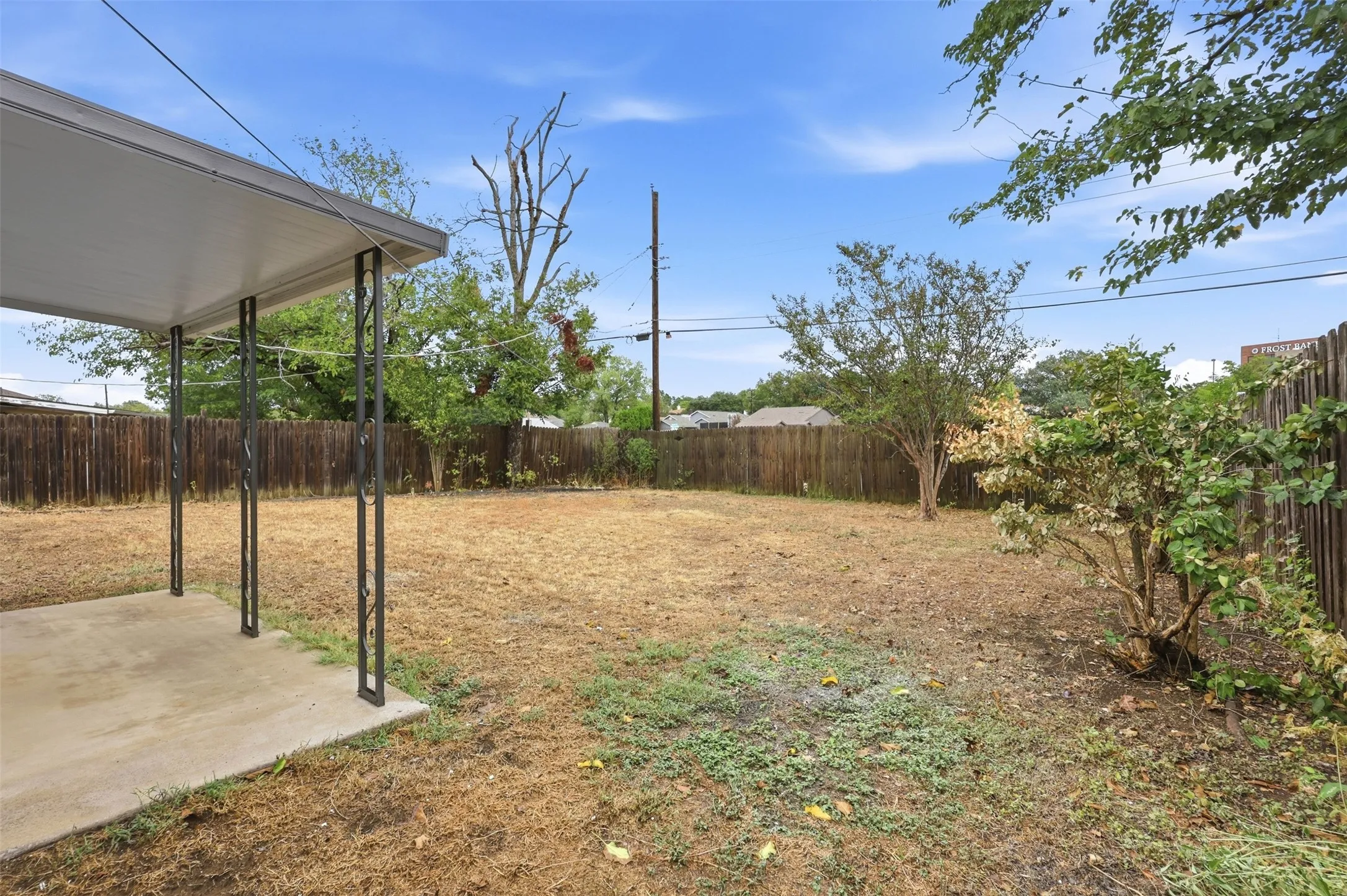 Single Family Residence For Sale in Tarrant County , 3205 Fargo Court, Fort Worth, Texas 76133, 3 Bedroom, 2 Bathroom, 2 Garage spaces, 1,119 Sqft, built in 1970, mls#21400447, Real Estate Agent in Fort Worth, Homes For Sale in Tarrant county, Homes For Sale in Fort Worth, Realtor in Fort Worth Texas, Real Estate Brokerage Independent Realty Texas, Luminita Cordes Realtor