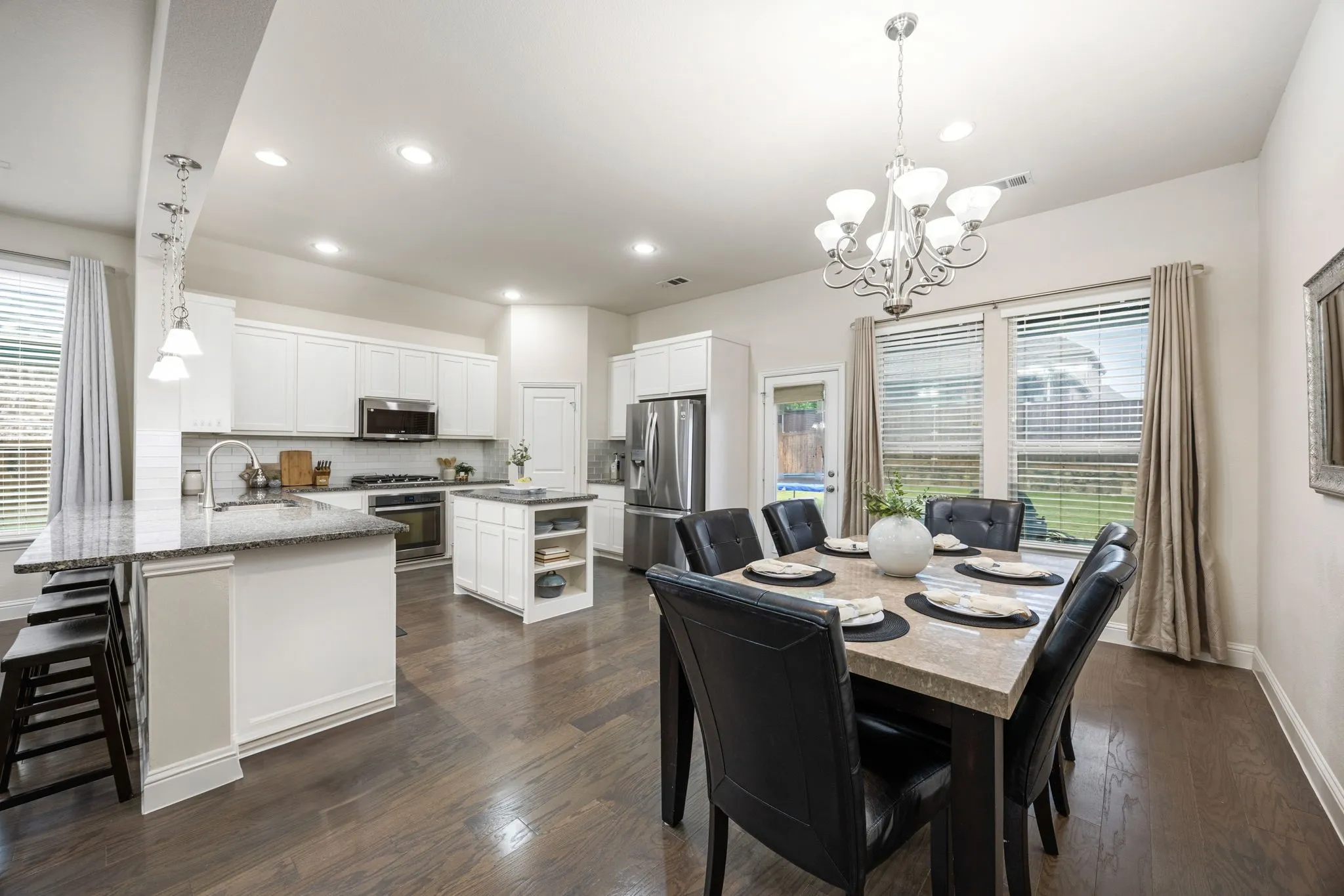 Single Family Residence For Sale in Collin County , 908 Spring Falls Drive, Mc Kinney, Texas 75071, 3 Bedroom, 2 Bathroom, 2 Garage spaces, 2,173 Sqft, built in 2015, mls#21402248, Real Estate Agent in Mc Kinney, Homes For Sale in Collin county, Homes For Sale in Mc Kinney, Realtor in Mc Kinney Texas, Real Estate Brokerage Independent Realty Texas, Luminita Cordes Realtor