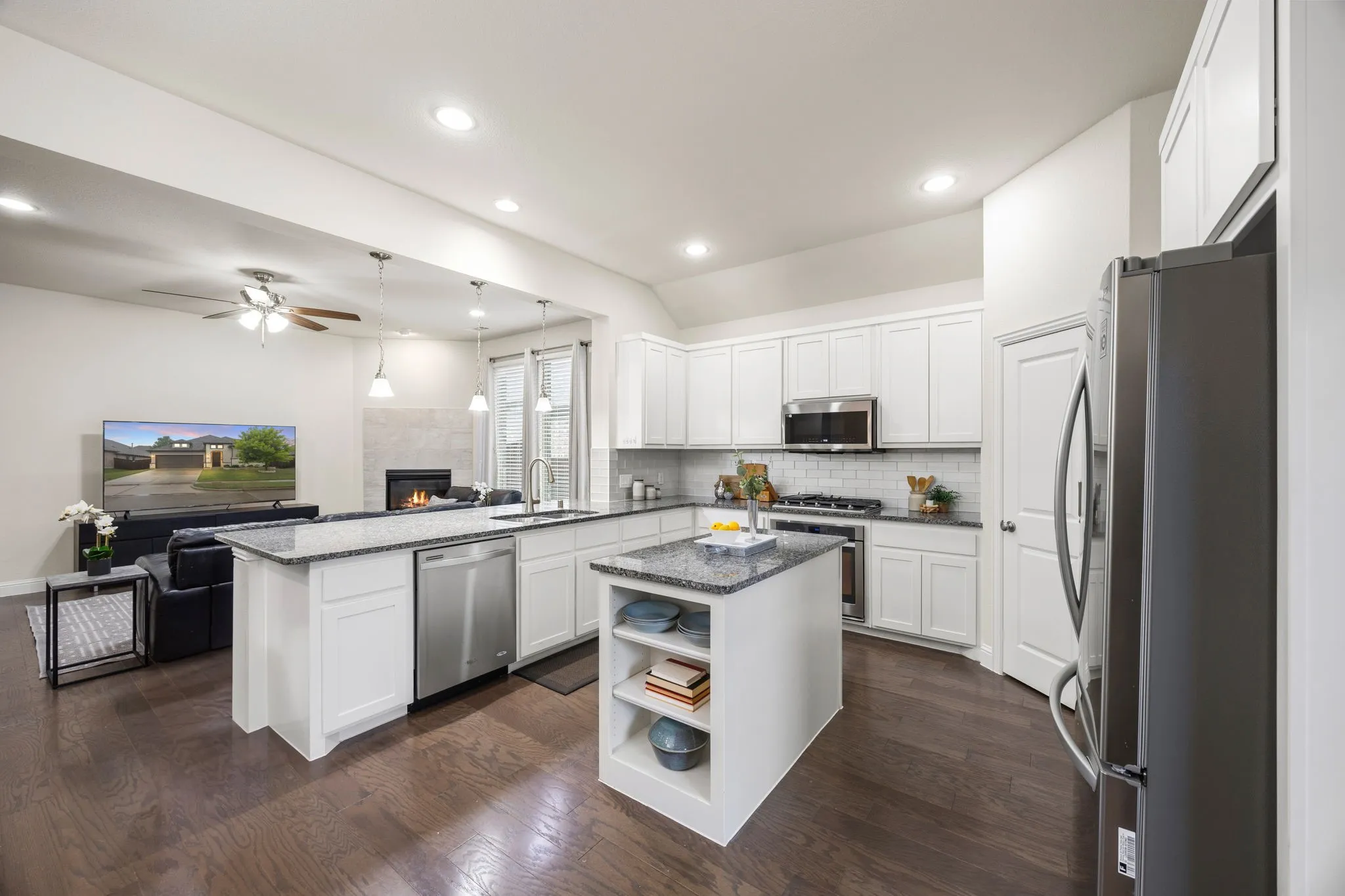 Single Family Residence For Sale in Collin County , 908 Spring Falls Drive, Mc Kinney, Texas 75071, 3 Bedroom, 2 Bathroom, 2 Garage spaces, 2,173 Sqft, built in 2015, mls#21402248, Real Estate Agent in Mc Kinney, Homes For Sale in Collin county, Homes For Sale in Mc Kinney, Realtor in Mc Kinney Texas, Real Estate Brokerage Independent Realty Texas, Luminita Cordes Realtor