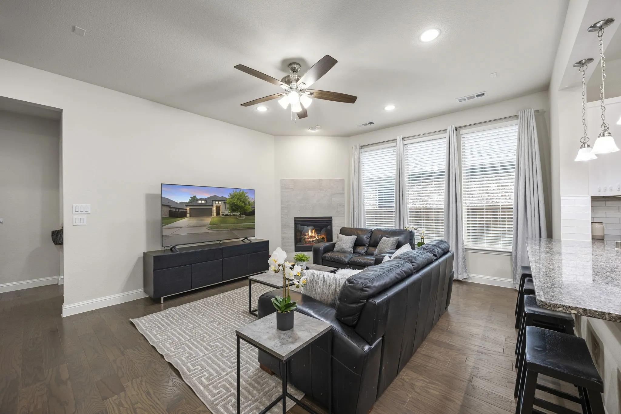 Single Family Residence For Sale in Collin County , 908 Spring Falls Drive, Mc Kinney, Texas 75071, 3 Bedroom, 2 Bathroom, 2 Garage spaces, 2,173 Sqft, built in 2015, mls#21402248, Real Estate Agent in Mc Kinney, Homes For Sale in Collin county, Homes For Sale in Mc Kinney, Realtor in Mc Kinney Texas, Real Estate Brokerage Independent Realty Texas, Luminita Cordes Realtor