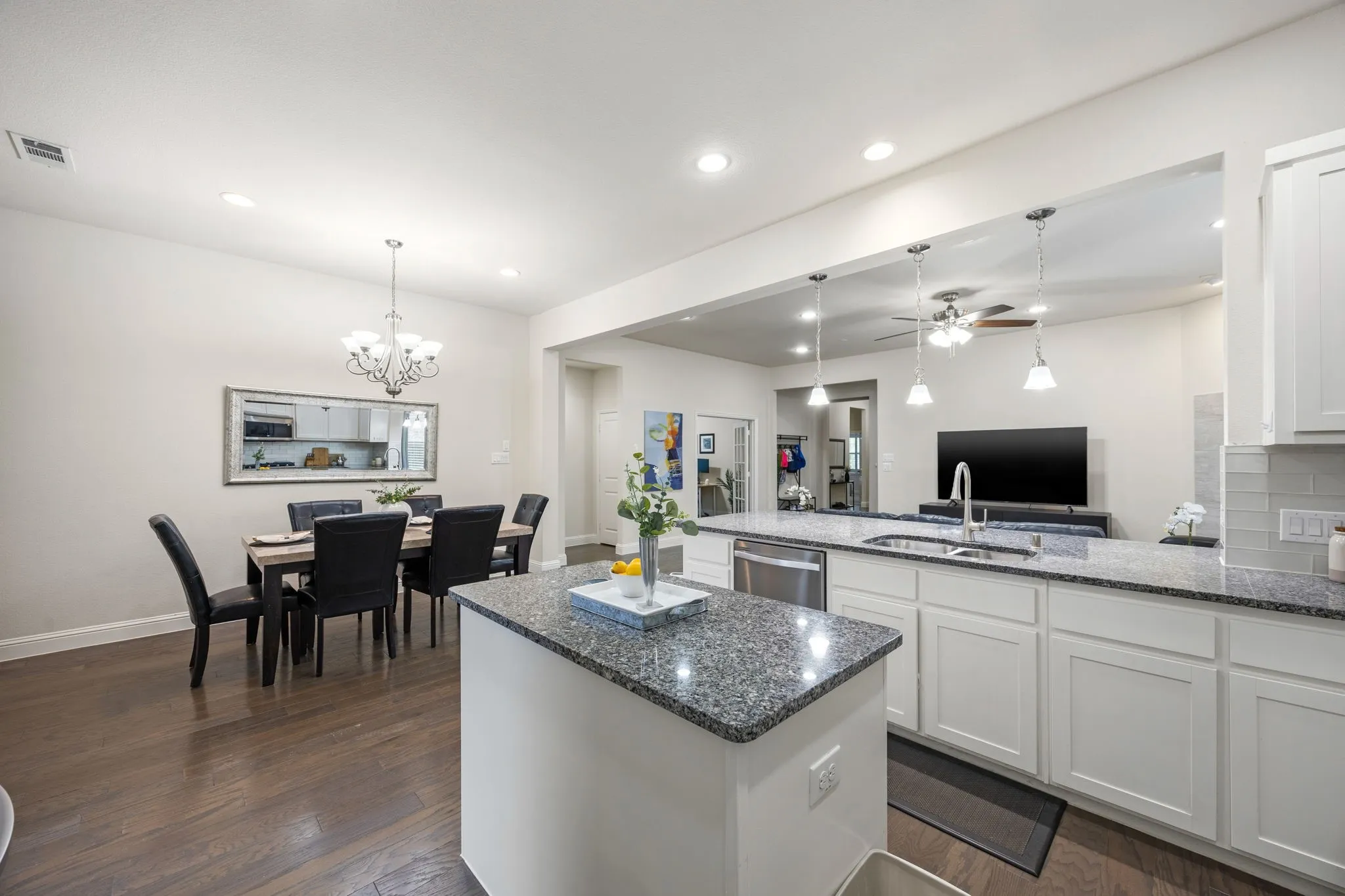 Single Family Residence For Sale in Collin County , 908 Spring Falls Drive, Mc Kinney, Texas 75071, 3 Bedroom, 2 Bathroom, 2 Garage spaces, 2,173 Sqft, built in 2015, mls#21402248, Real Estate Agent in Mc Kinney, Homes For Sale in Collin county, Homes For Sale in Mc Kinney, Realtor in Mc Kinney Texas, Real Estate Brokerage Independent Realty Texas, Luminita Cordes Realtor