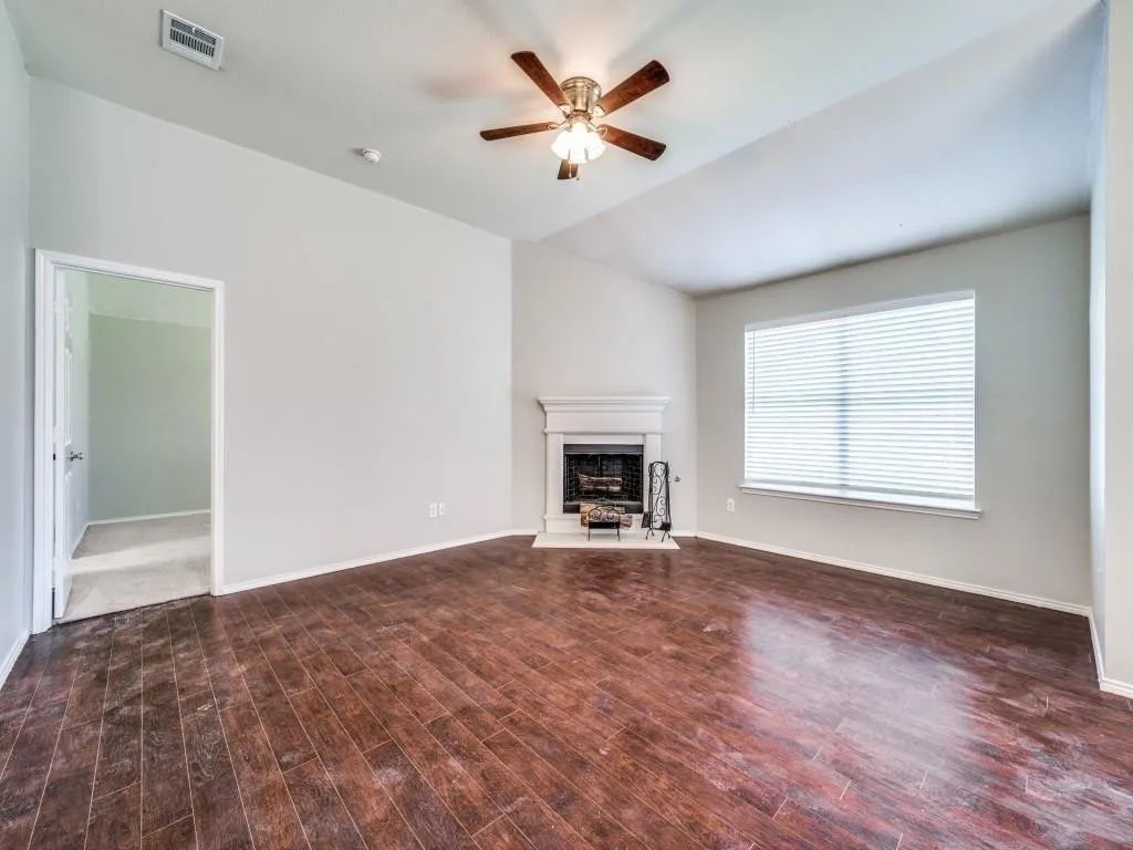 Single Family Residence For Rent in Collin County , 2844 Saddlebred Trail, Celina, Texas 75009, 4 Bedroom, 2 Bathroom, 2 Garage spaces, 1,941 Sqft, built in 2006, mls#21402263, Real Estate Agent in Celina, Homes For Rent in Collin county, Homes For Rent in Celina, Realtor in Celina Texas, Real Estate Brokerage Independent Realty Texas, Luminita Cordes Realtor