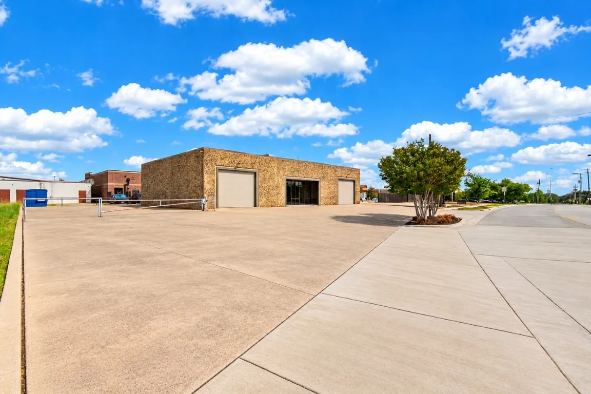 Warehouse For Rent in Dallas County , 4405 Industrial Street, Rowlett, Texas 75088, 0, 0, Garage spaces, 0 Sqft, built in 1983, mls#21401856, Real Estate Agent in Rowlett, Homes For Rent in Dallas county, Homes For Rent in Rowlett, Realtor in Rowlett Texas, Real Estate Brokerage Independent Realty Texas, Luminita Cordes Realtor