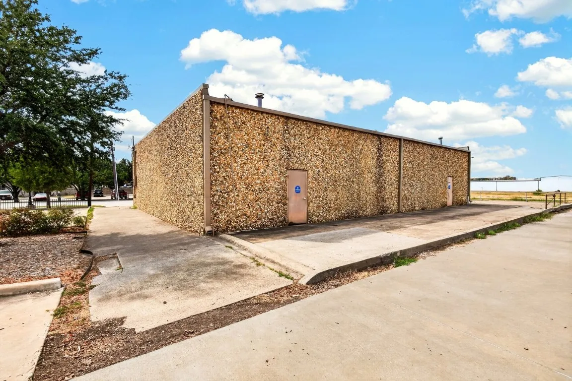 Warehouse For Rent in Dallas County , 4405 Industrial Street, Rowlett, Texas 75088, 0, 0, Garage spaces, 0 Sqft, built in 1983, mls#21401856, Real Estate Agent in Rowlett, Homes For Rent in Dallas county, Homes For Rent in Rowlett, Realtor in Rowlett Texas, Real Estate Brokerage Independent Realty Texas, Luminita Cordes Realtor