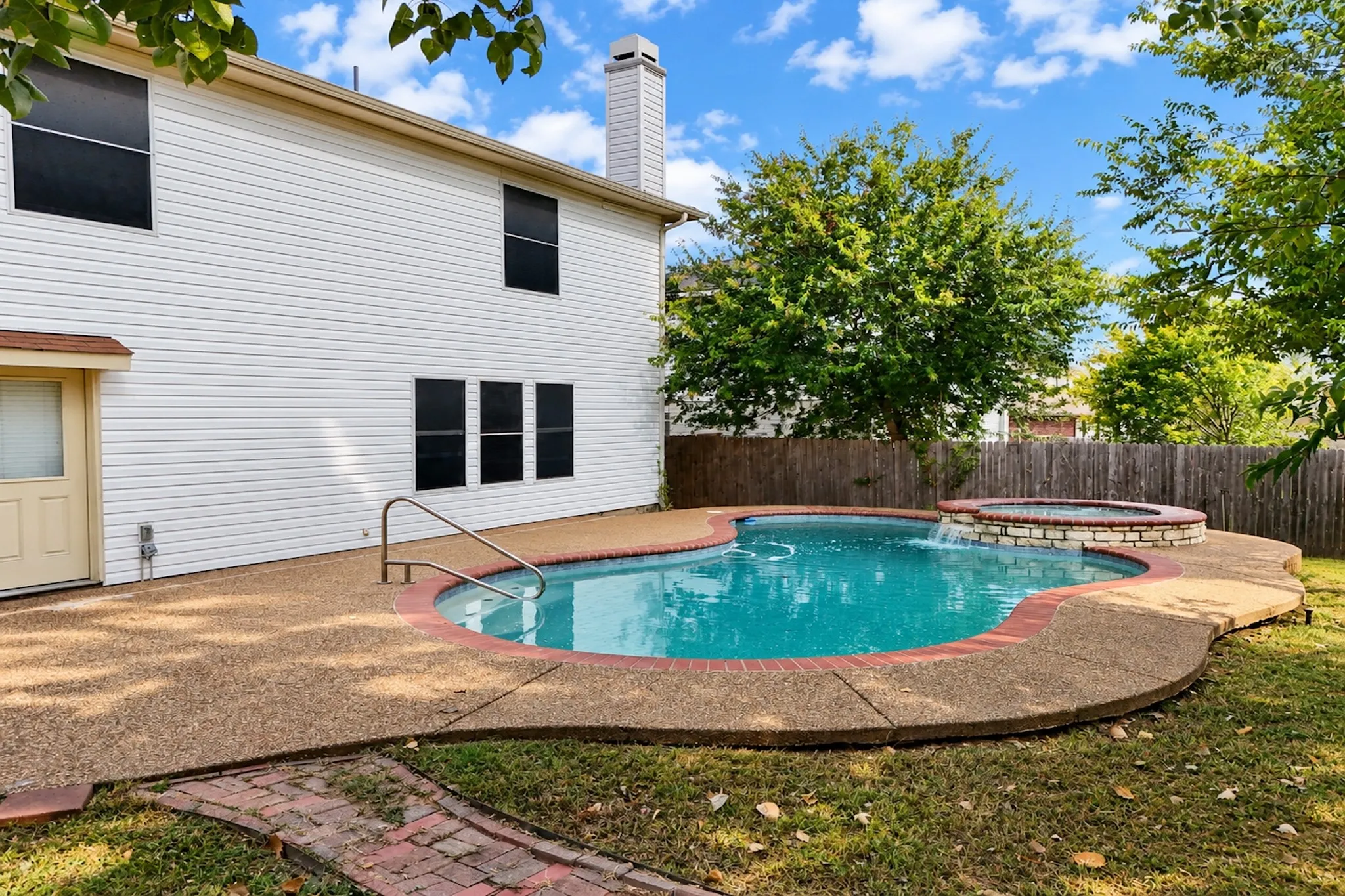 Single Family Residence For Rent in Tarrant County , 7909 Mosstree Drive, Arlington, Texas 76001, 4 Bedroom, 3 Bathroom, 2 Garage spaces, 3,185 Sqft, built in 2001, mls#21400045, Real Estate Agent in Arlington, Homes For Rent in Tarrant county, Homes For Rent in Arlington, Realtor in Arlington Texas, Real Estate Brokerage Independent Realty Texas, Luminita Cordes Realtor
