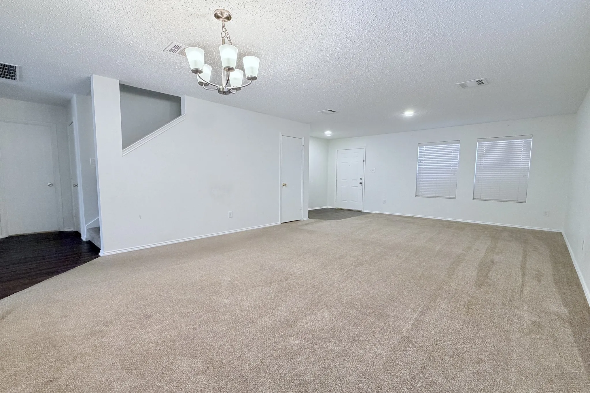 Single Family Residence For Rent in Tarrant County , 7909 Mosstree Drive, Arlington, Texas 76001, 4 Bedroom, 3 Bathroom, 2 Garage spaces, 3,185 Sqft, built in 2001, mls#21400045, Real Estate Agent in Arlington, Homes For Rent in Tarrant county, Homes For Rent in Arlington, Realtor in Arlington Texas, Real Estate Brokerage Independent Realty Texas, Luminita Cordes Realtor