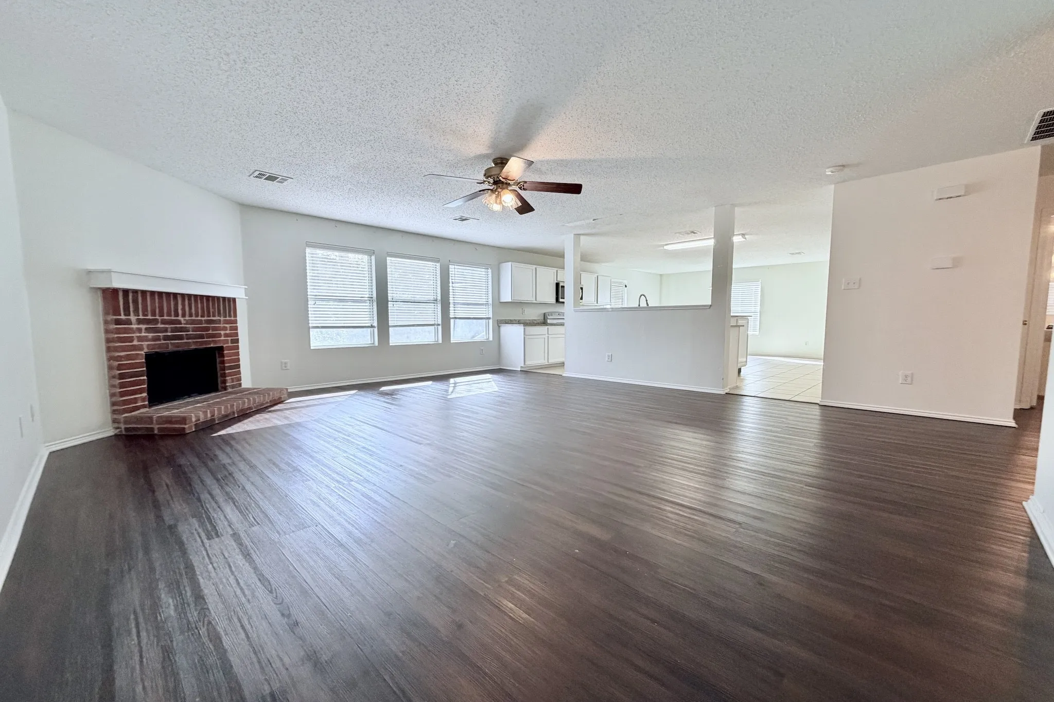 Single Family Residence For Rent in Tarrant County , 7909 Mosstree Drive, Arlington, Texas 76001, 4 Bedroom, 3 Bathroom, 2 Garage spaces, 3,185 Sqft, built in 2001, mls#21400045, Real Estate Agent in Arlington, Homes For Rent in Tarrant county, Homes For Rent in Arlington, Realtor in Arlington Texas, Real Estate Brokerage Independent Realty Texas, Luminita Cordes Realtor