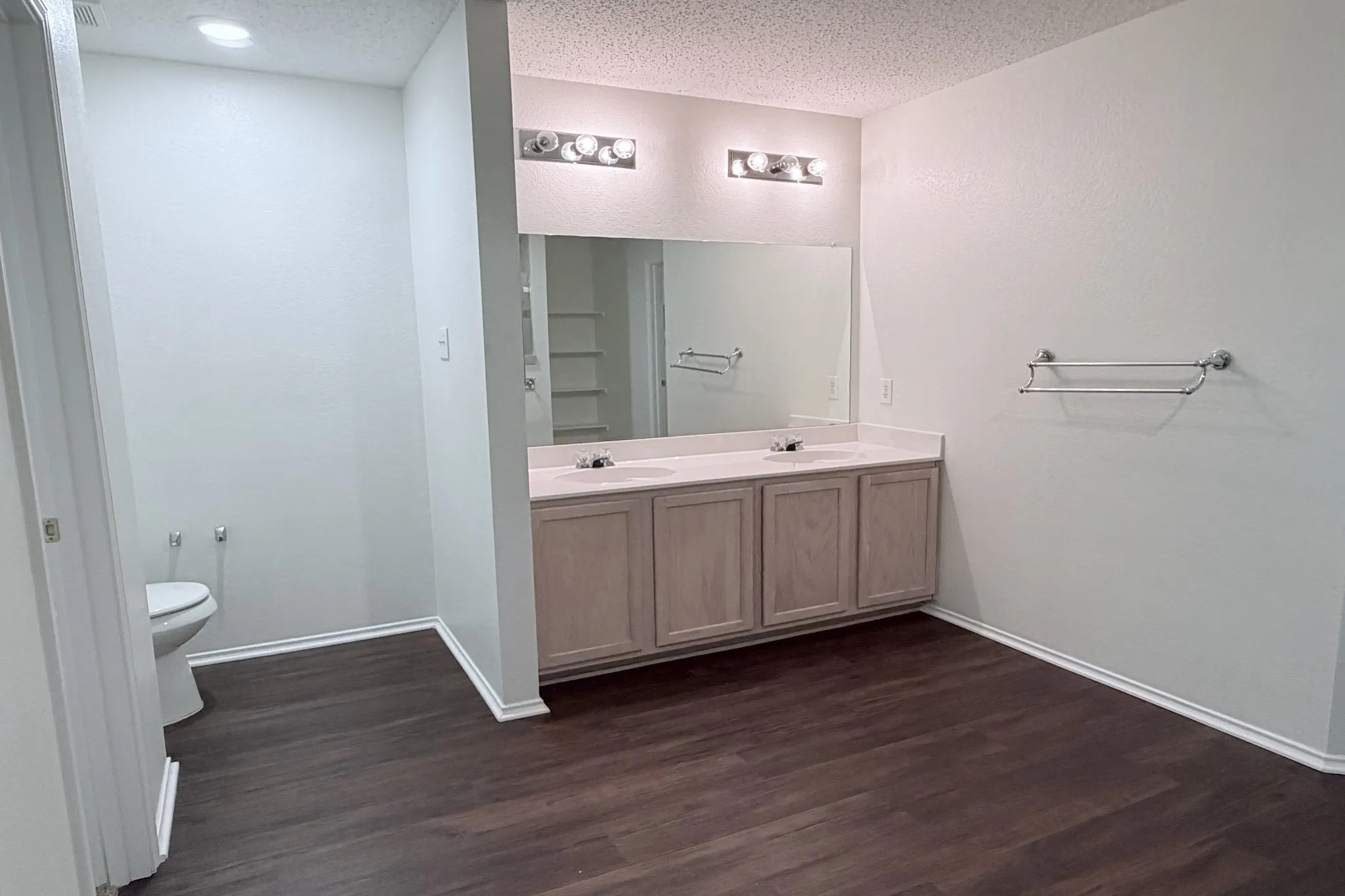 Single Family Residence For Rent in Tarrant County , 7909 Mosstree Drive, Arlington, Texas 76001, 4 Bedroom, 3 Bathroom, 2 Garage spaces, 3,185 Sqft, built in 2001, mls#21400045, Real Estate Agent in Arlington, Homes For Rent in Tarrant county, Homes For Rent in Arlington, Realtor in Arlington Texas, Real Estate Brokerage Independent Realty Texas, Luminita Cordes Realtor