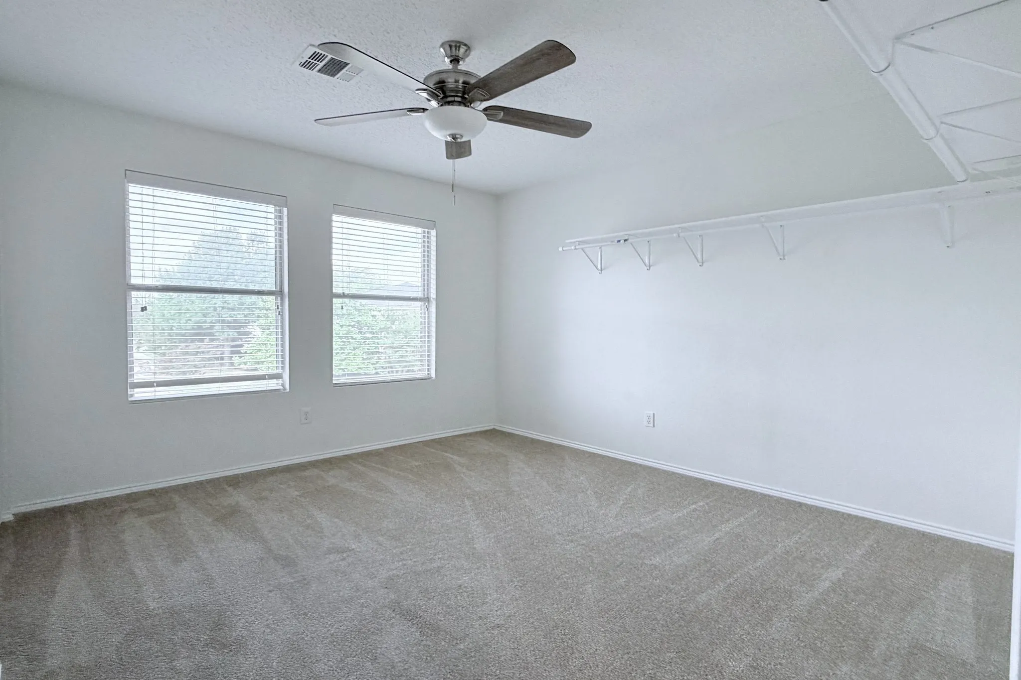 Single Family Residence For Rent in Tarrant County , 7909 Mosstree Drive, Arlington, Texas 76001, 4 Bedroom, 3 Bathroom, 2 Garage spaces, 3,185 Sqft, built in 2001, mls#21400045, Real Estate Agent in Arlington, Homes For Rent in Tarrant county, Homes For Rent in Arlington, Realtor in Arlington Texas, Real Estate Brokerage Independent Realty Texas, Luminita Cordes Realtor