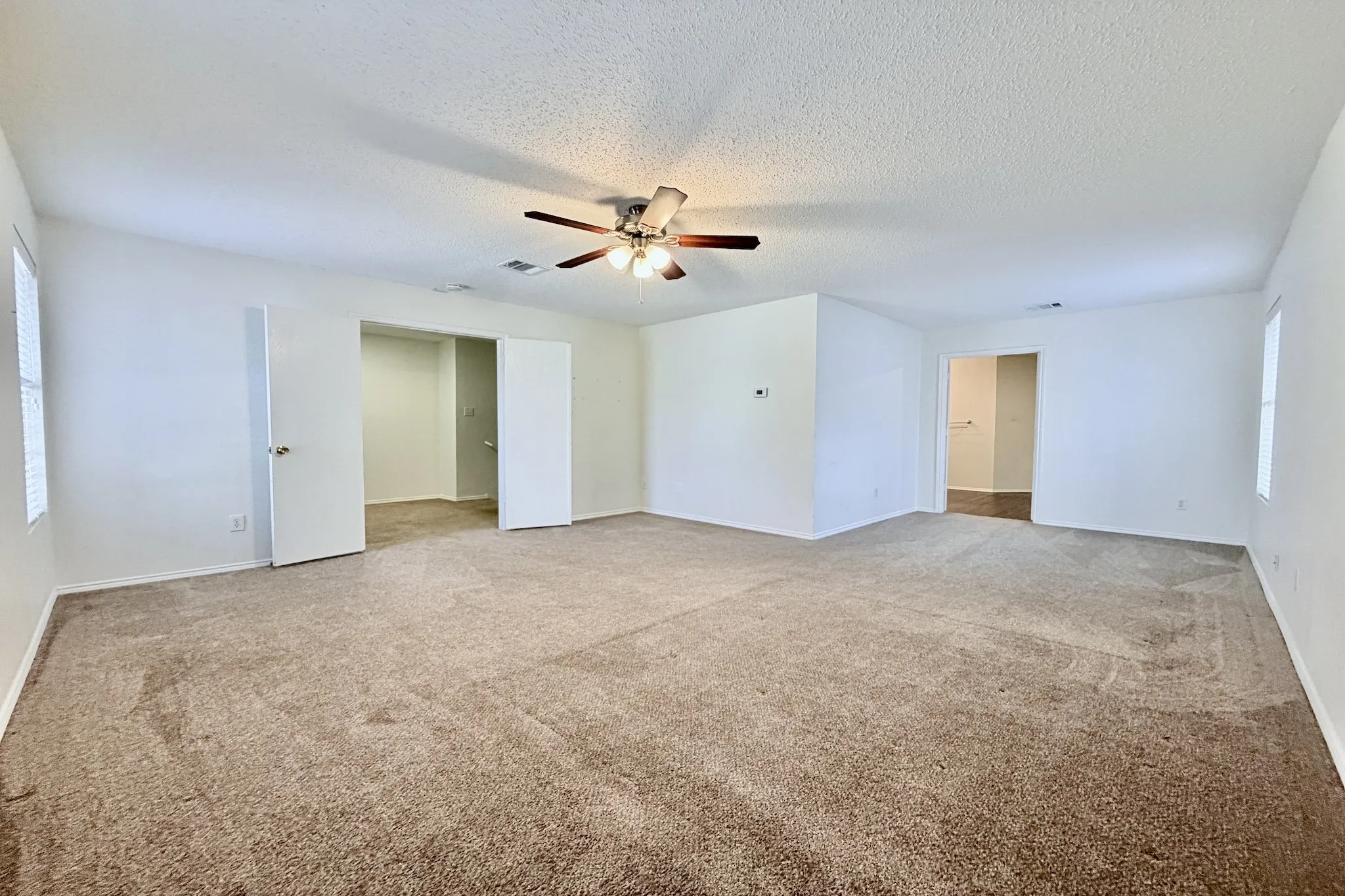 Single Family Residence For Rent in Tarrant County , 7909 Mosstree Drive, Arlington, Texas 76001, 4 Bedroom, 3 Bathroom, 2 Garage spaces, 3,185 Sqft, built in 2001, mls#21400045, Real Estate Agent in Arlington, Homes For Rent in Tarrant county, Homes For Rent in Arlington, Realtor in Arlington Texas, Real Estate Brokerage Independent Realty Texas, Luminita Cordes Realtor