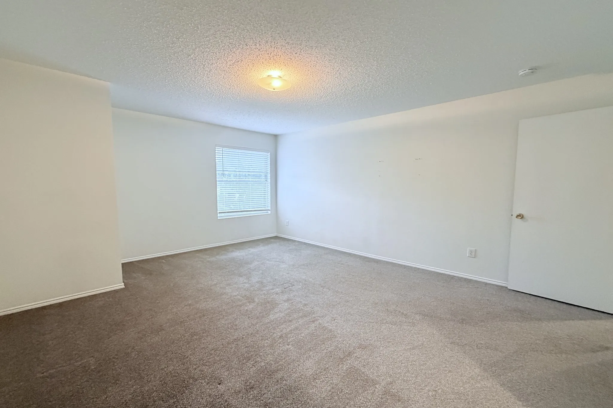 Single Family Residence For Rent in Tarrant County , 7909 Mosstree Drive, Arlington, Texas 76001, 4 Bedroom, 3 Bathroom, 2 Garage spaces, 3,185 Sqft, built in 2001, mls#21400045, Real Estate Agent in Arlington, Homes For Rent in Tarrant county, Homes For Rent in Arlington, Realtor in Arlington Texas, Real Estate Brokerage Independent Realty Texas, Luminita Cordes Realtor