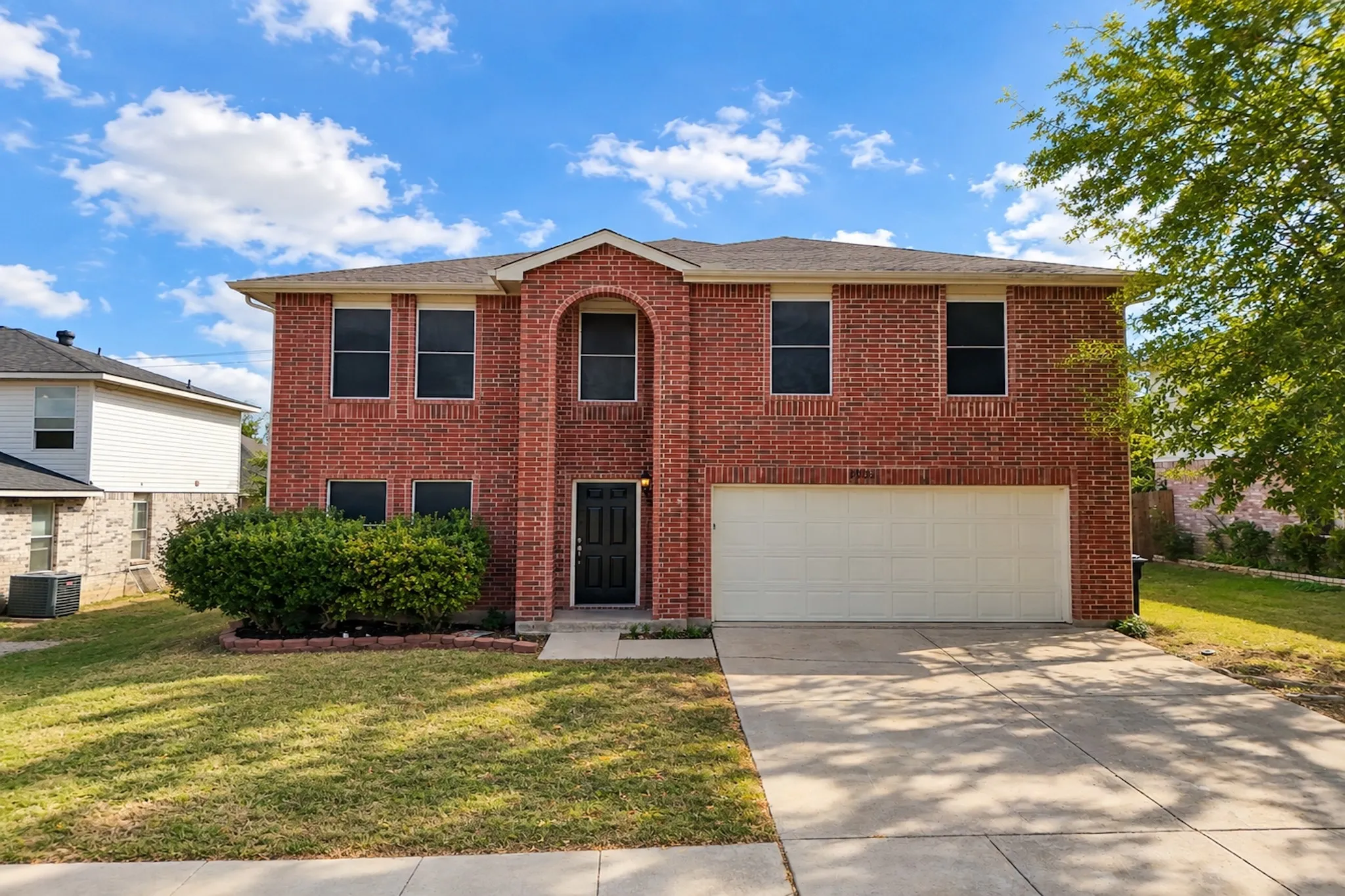Single Family Residence For Rent in Tarrant County , 7909 Mosstree Drive, Arlington, Texas 76001, 4 Bedroom, 3 Bathroom, 2 Garage spaces, 3,185 Sqft, built in 2001, mls#21400045, Real Estate Agent in Arlington, Homes For Rent in Tarrant county, Homes For Rent in Arlington, Realtor in Arlington Texas, Real Estate Brokerage Independent Realty Texas, Luminita Cordes Realtor