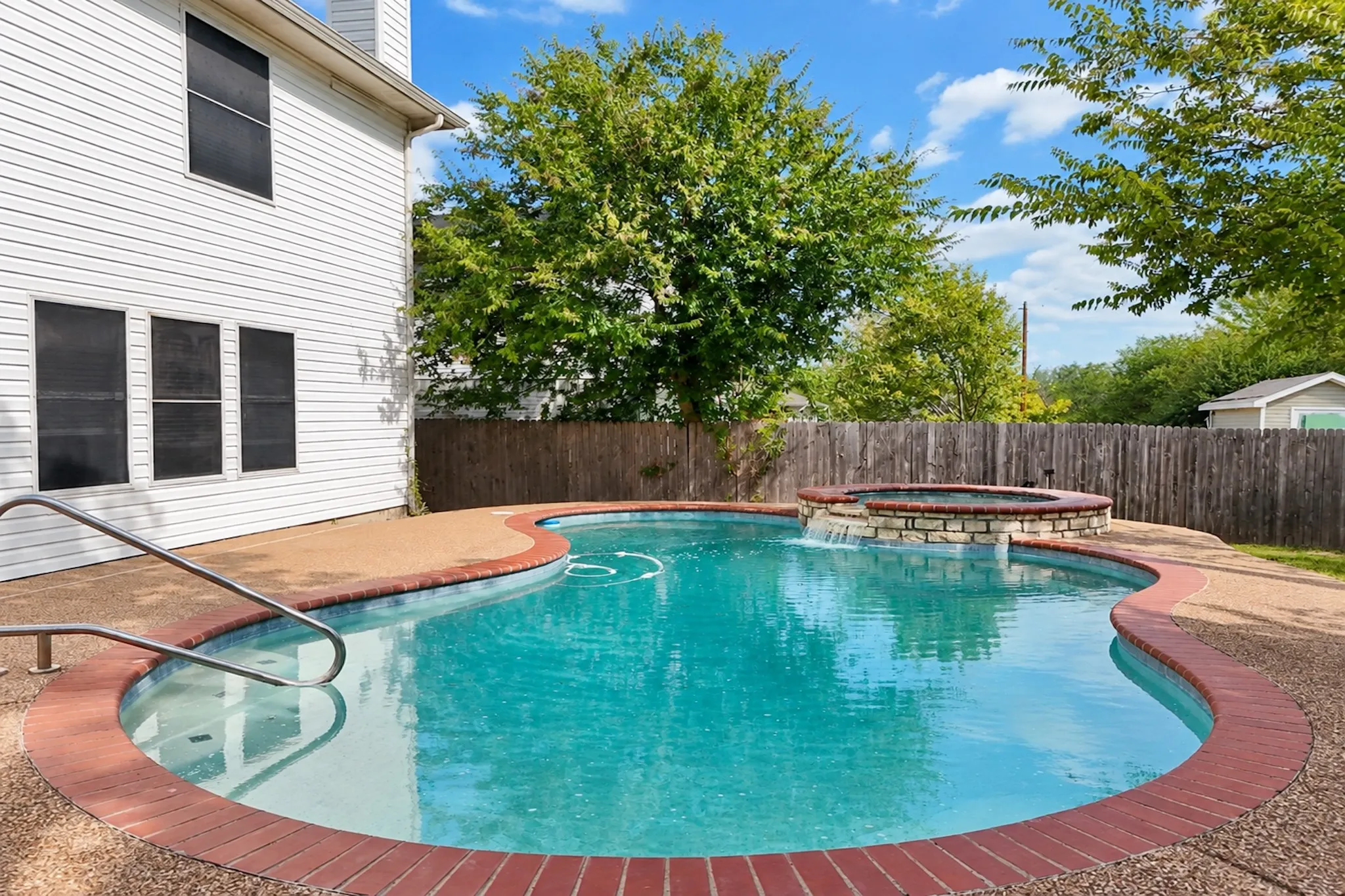 Single Family Residence For Rent in Tarrant County , 7909 Mosstree Drive, Arlington, Texas 76001, 4 Bedroom, 3 Bathroom, 2 Garage spaces, 3,185 Sqft, built in 2001, mls#21400045, Real Estate Agent in Arlington, Homes For Rent in Tarrant county, Homes For Rent in Arlington, Realtor in Arlington Texas, Real Estate Brokerage Independent Realty Texas, Luminita Cordes Realtor