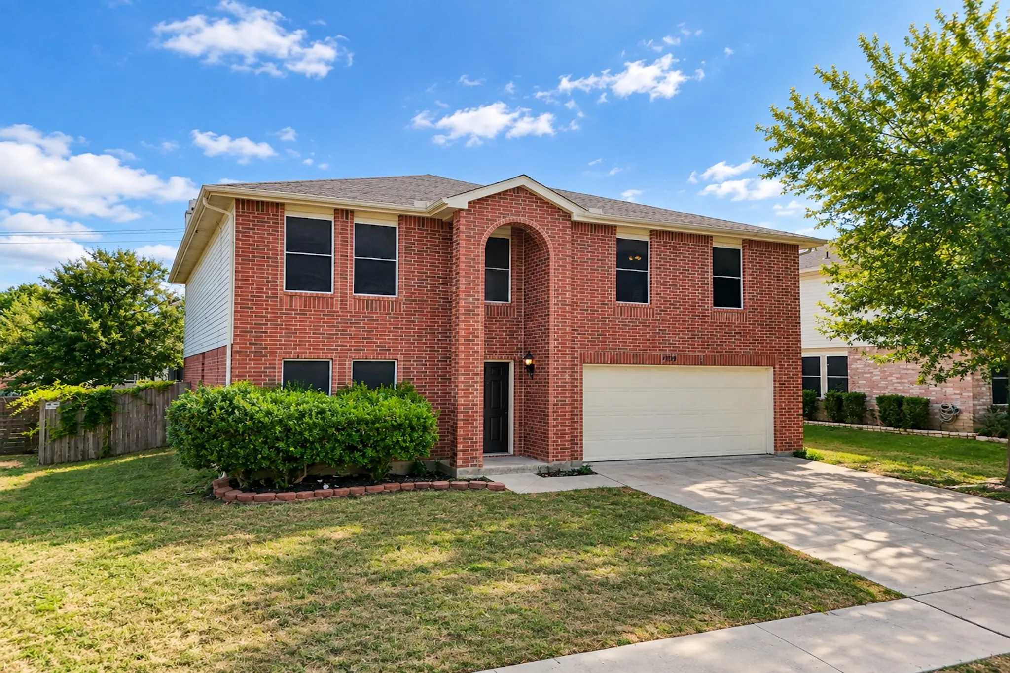 Single Family Residence For Rent in Tarrant County , 7909 Mosstree Drive, Arlington, Texas 76001, 4 Bedroom, 3 Bathroom, 2 Garage spaces, 3,185 Sqft, built in 2001, mls#21400045, Real Estate Agent in Arlington, Homes For Rent in Tarrant county, Homes For Rent in Arlington, Realtor in Arlington Texas, Real Estate Brokerage Independent Realty Texas, Luminita Cordes Realtor