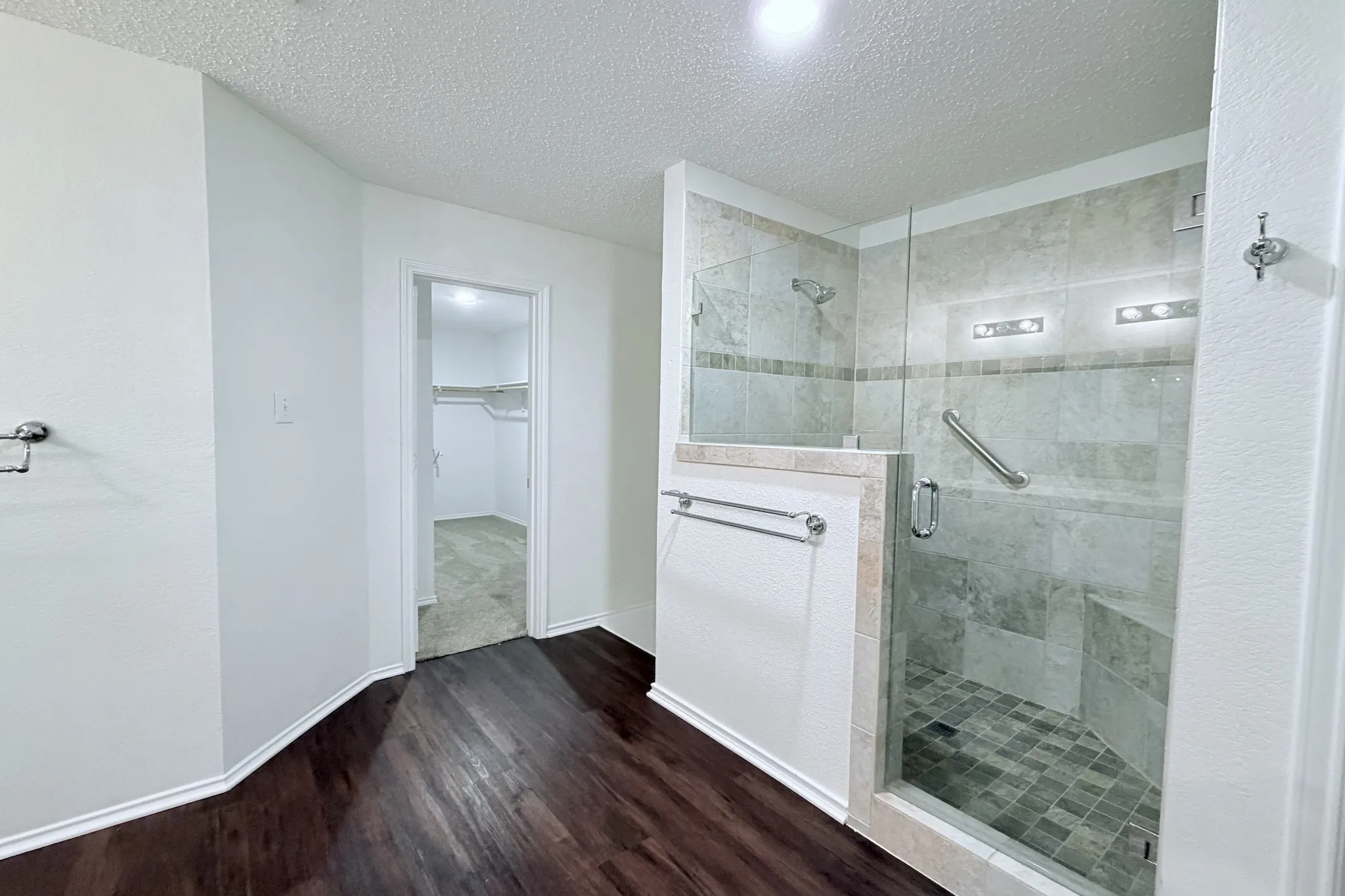 Single Family Residence For Rent in Tarrant County , 7909 Mosstree Drive, Arlington, Texas 76001, 4 Bedroom, 3 Bathroom, 2 Garage spaces, 3,185 Sqft, built in 2001, mls#21400045, Real Estate Agent in Arlington, Homes For Rent in Tarrant county, Homes For Rent in Arlington, Realtor in Arlington Texas, Real Estate Brokerage Independent Realty Texas, Luminita Cordes Realtor