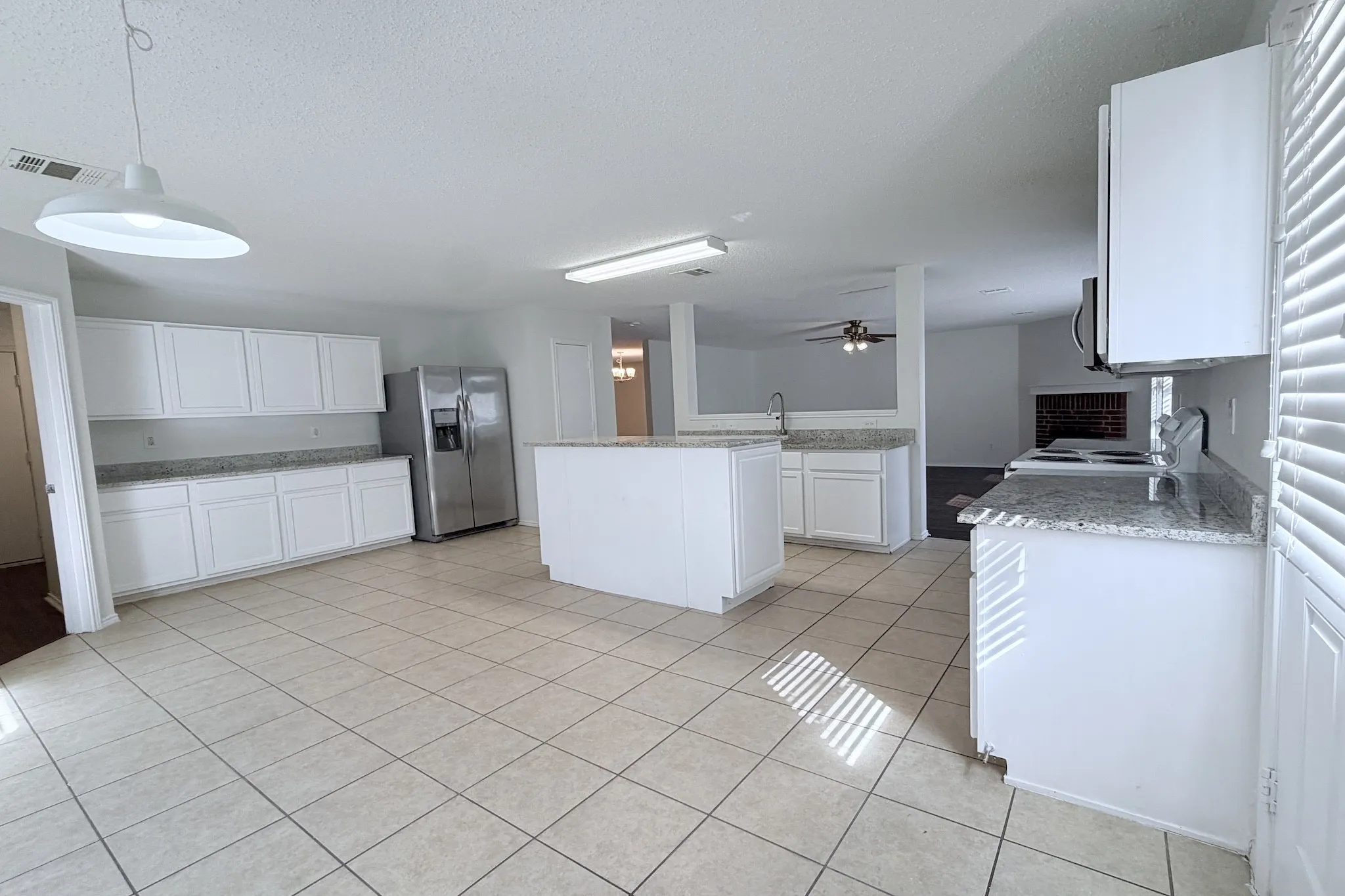 Single Family Residence For Rent in Tarrant County , 7909 Mosstree Drive, Arlington, Texas 76001, 4 Bedroom, 3 Bathroom, 2 Garage spaces, 3,185 Sqft, built in 2001, mls#21400045, Real Estate Agent in Arlington, Homes For Rent in Tarrant county, Homes For Rent in Arlington, Realtor in Arlington Texas, Real Estate Brokerage Independent Realty Texas, Luminita Cordes Realtor