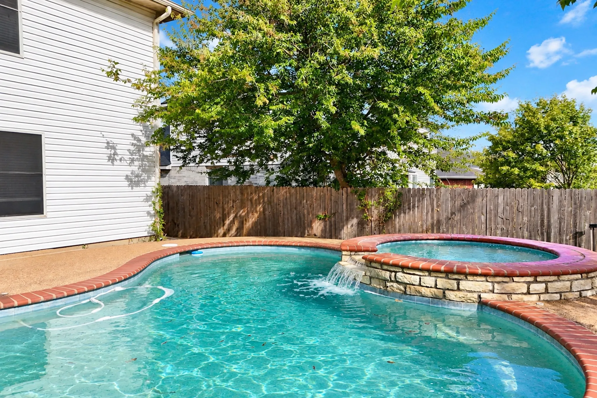 Single Family Residence For Rent in Tarrant County , 7909 Mosstree Drive, Arlington, Texas 76001, 4 Bedroom, 3 Bathroom, 2 Garage spaces, 3,185 Sqft, built in 2001, mls#21400045, Real Estate Agent in Arlington, Homes For Rent in Tarrant county, Homes For Rent in Arlington, Realtor in Arlington Texas, Real Estate Brokerage Independent Realty Texas, Luminita Cordes Realtor