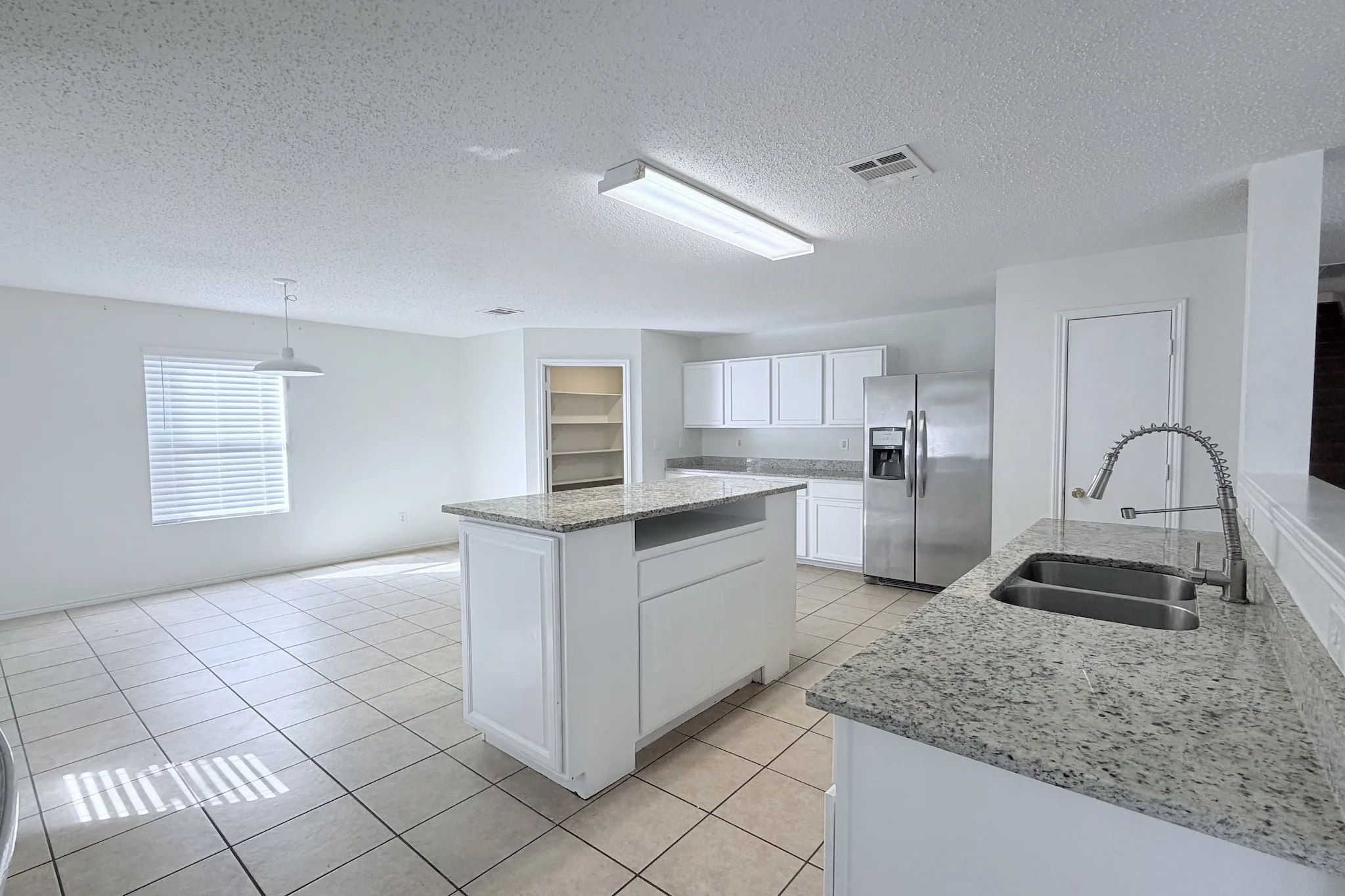 Single Family Residence For Rent in Tarrant County , 7909 Mosstree Drive, Arlington, Texas 76001, 4 Bedroom, 3 Bathroom, 2 Garage spaces, 3,185 Sqft, built in 2001, mls#21400045, Real Estate Agent in Arlington, Homes For Rent in Tarrant county, Homes For Rent in Arlington, Realtor in Arlington Texas, Real Estate Brokerage Independent Realty Texas, Luminita Cordes Realtor