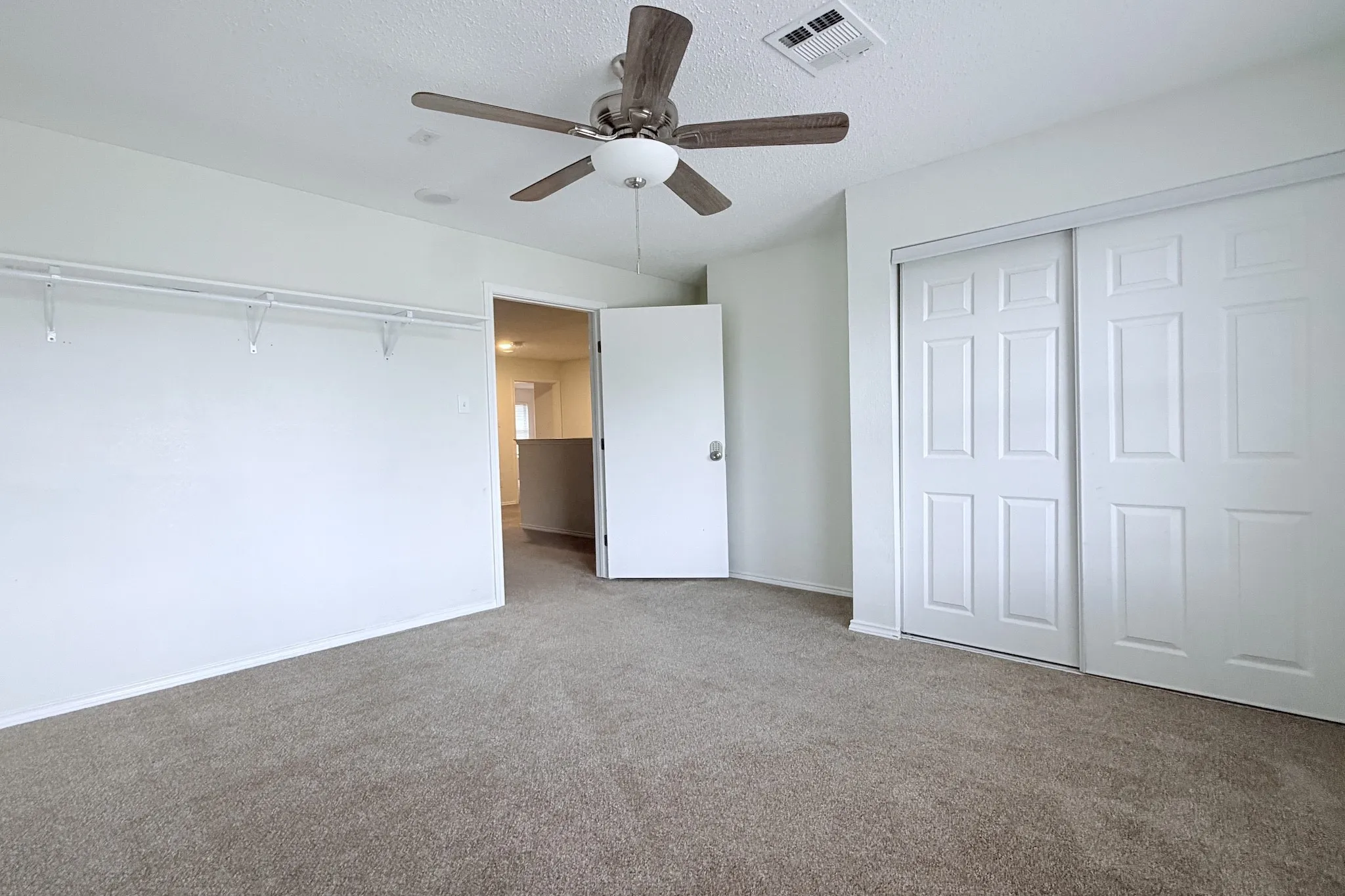 Single Family Residence For Rent in Tarrant County , 7909 Mosstree Drive, Arlington, Texas 76001, 4 Bedroom, 3 Bathroom, 2 Garage spaces, 3,185 Sqft, built in 2001, mls#21400045, Real Estate Agent in Arlington, Homes For Rent in Tarrant county, Homes For Rent in Arlington, Realtor in Arlington Texas, Real Estate Brokerage Independent Realty Texas, Luminita Cordes Realtor