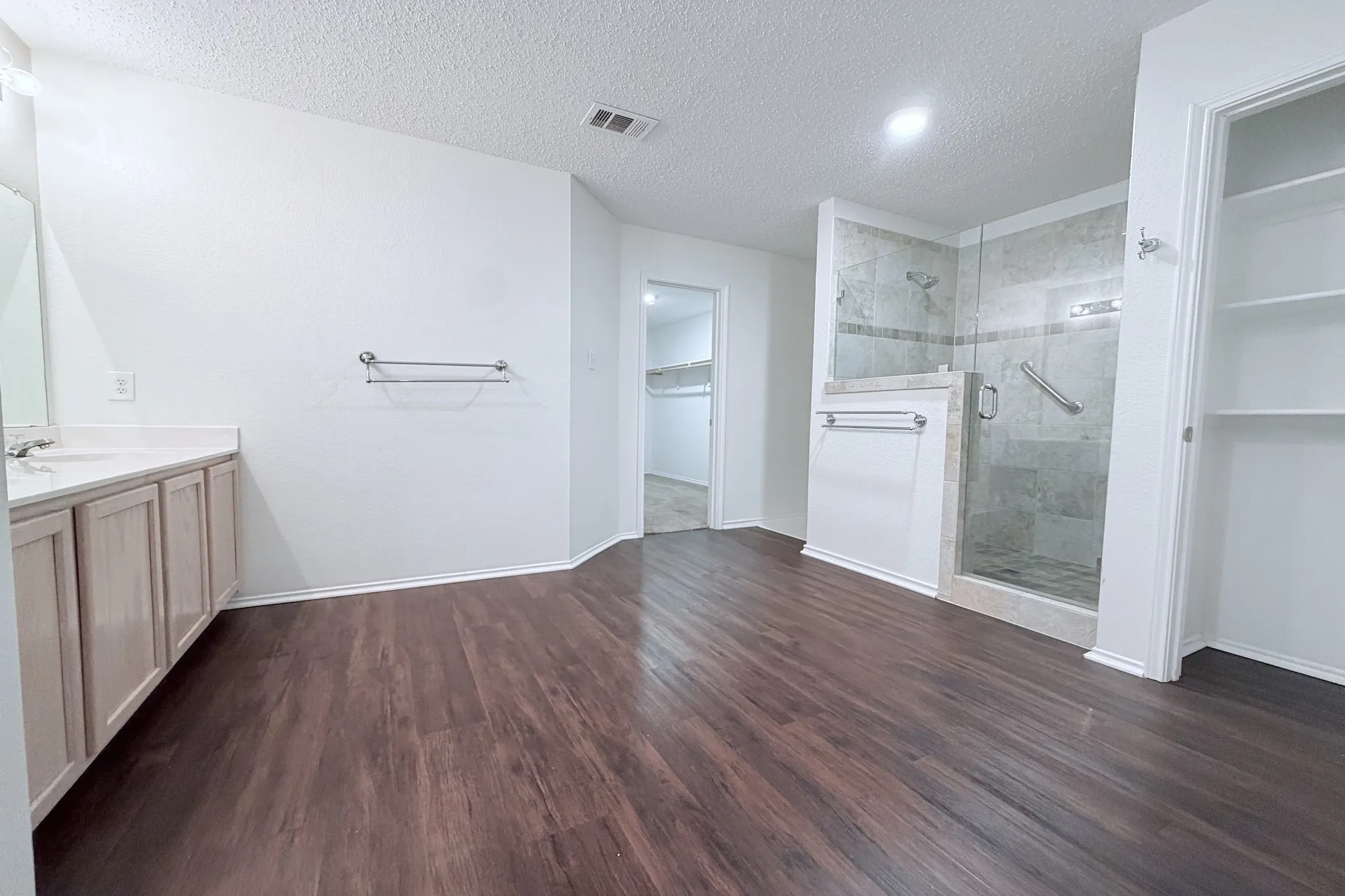 Single Family Residence For Rent in Tarrant County , 7909 Mosstree Drive, Arlington, Texas 76001, 4 Bedroom, 3 Bathroom, 2 Garage spaces, 3,185 Sqft, built in 2001, mls#21400045, Real Estate Agent in Arlington, Homes For Rent in Tarrant county, Homes For Rent in Arlington, Realtor in Arlington Texas, Real Estate Brokerage Independent Realty Texas, Luminita Cordes Realtor