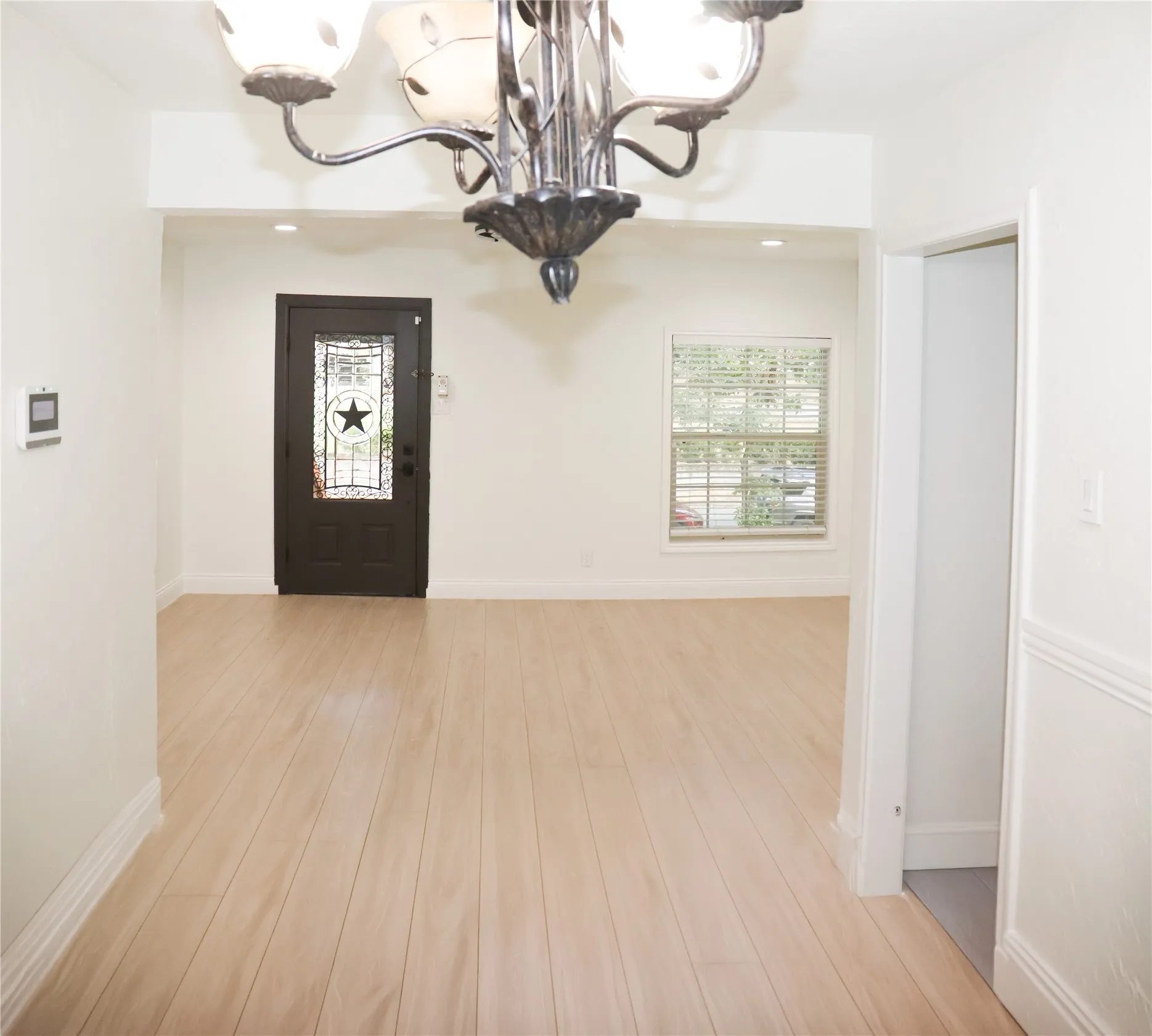 Single Family Residence For Sale in Dallas County , 3131 E Latta Circle, Dallas, Texas 75227, 3 Bedroom, 2 Bathroom, Garage spaces, 1,221 Sqft, built in 1952, mls#21401644, Real Estate Agent in Dallas, Homes For Sale in Dallas county, Homes For Sale in Dallas, Realtor in Dallas Texas, Real Estate Brokerage Independent Realty Texas, Luminita Cordes Realtor