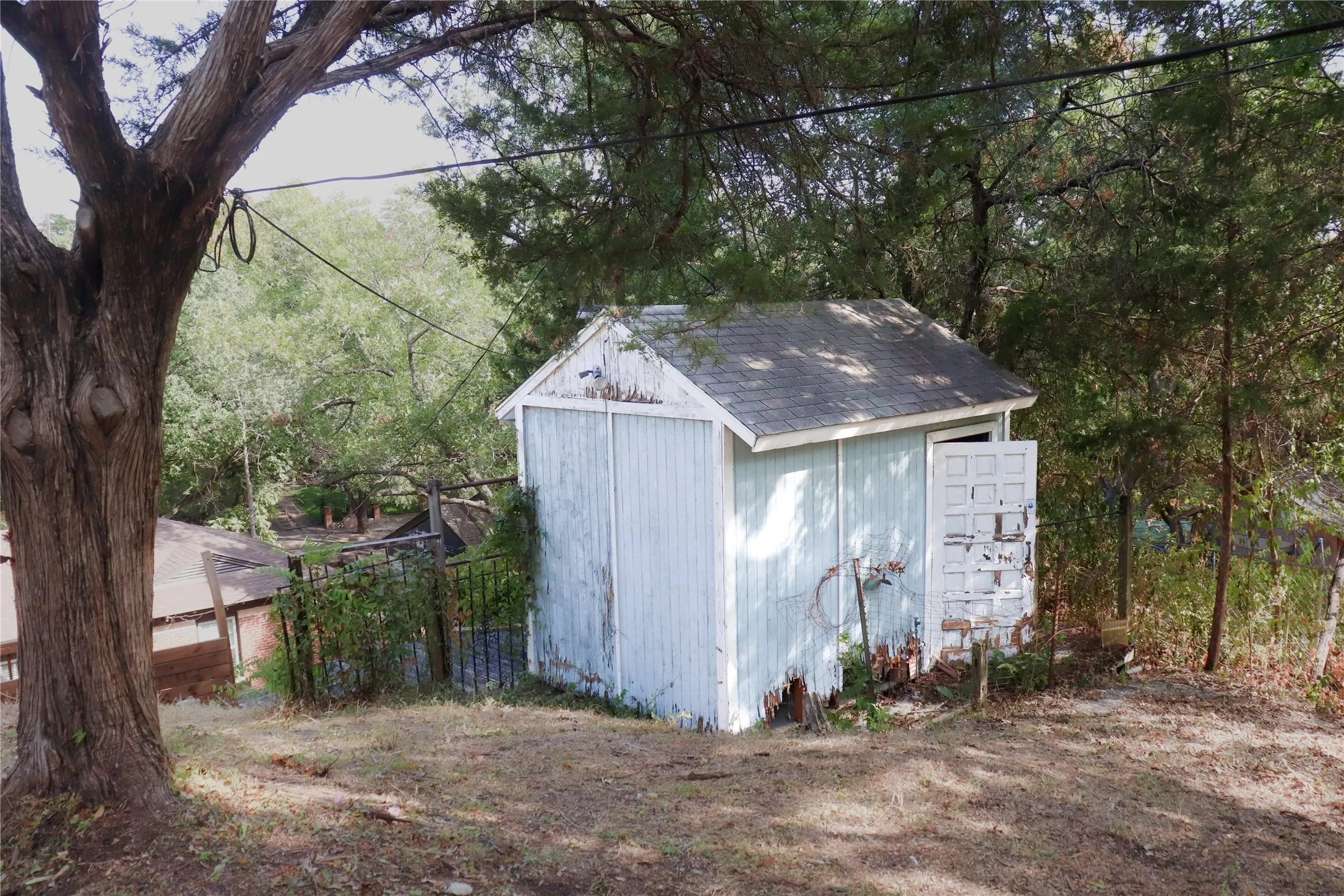 Single Family Residence For Sale in Dallas County , 3131 E Latta Circle, Dallas, Texas 75227, 3 Bedroom, 2 Bathroom, Garage spaces, 1,221 Sqft, built in 1952, mls#21401644, Real Estate Agent in Dallas, Homes For Sale in Dallas county, Homes For Sale in Dallas, Realtor in Dallas Texas, Real Estate Brokerage Independent Realty Texas, Luminita Cordes Realtor