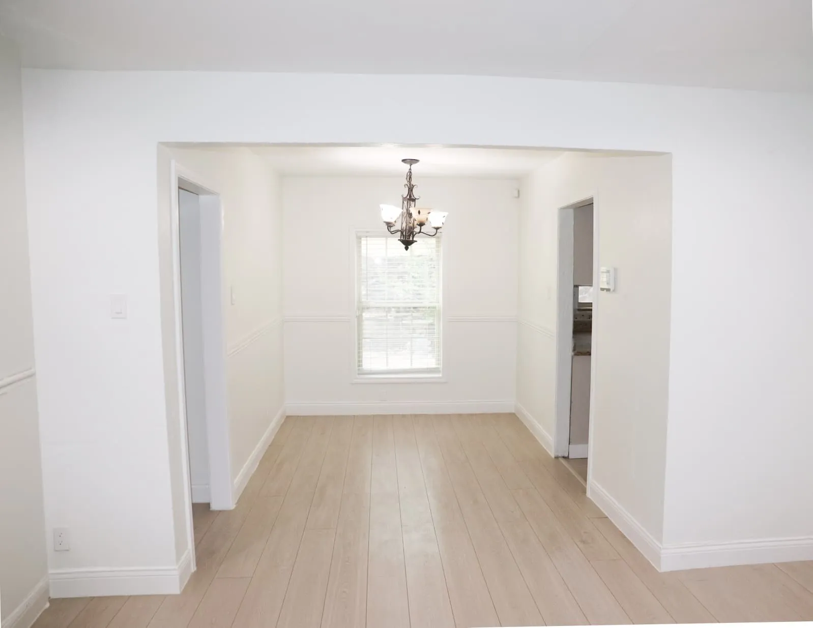 Single Family Residence For Sale in Dallas County , 3131 E Latta Circle, Dallas, Texas 75227, 3 Bedroom, 2 Bathroom, Garage spaces, 1,221 Sqft, built in 1952, mls#21401644, Real Estate Agent in Dallas, Homes For Sale in Dallas county, Homes For Sale in Dallas, Realtor in Dallas Texas, Real Estate Brokerage Independent Realty Texas, Luminita Cordes Realtor