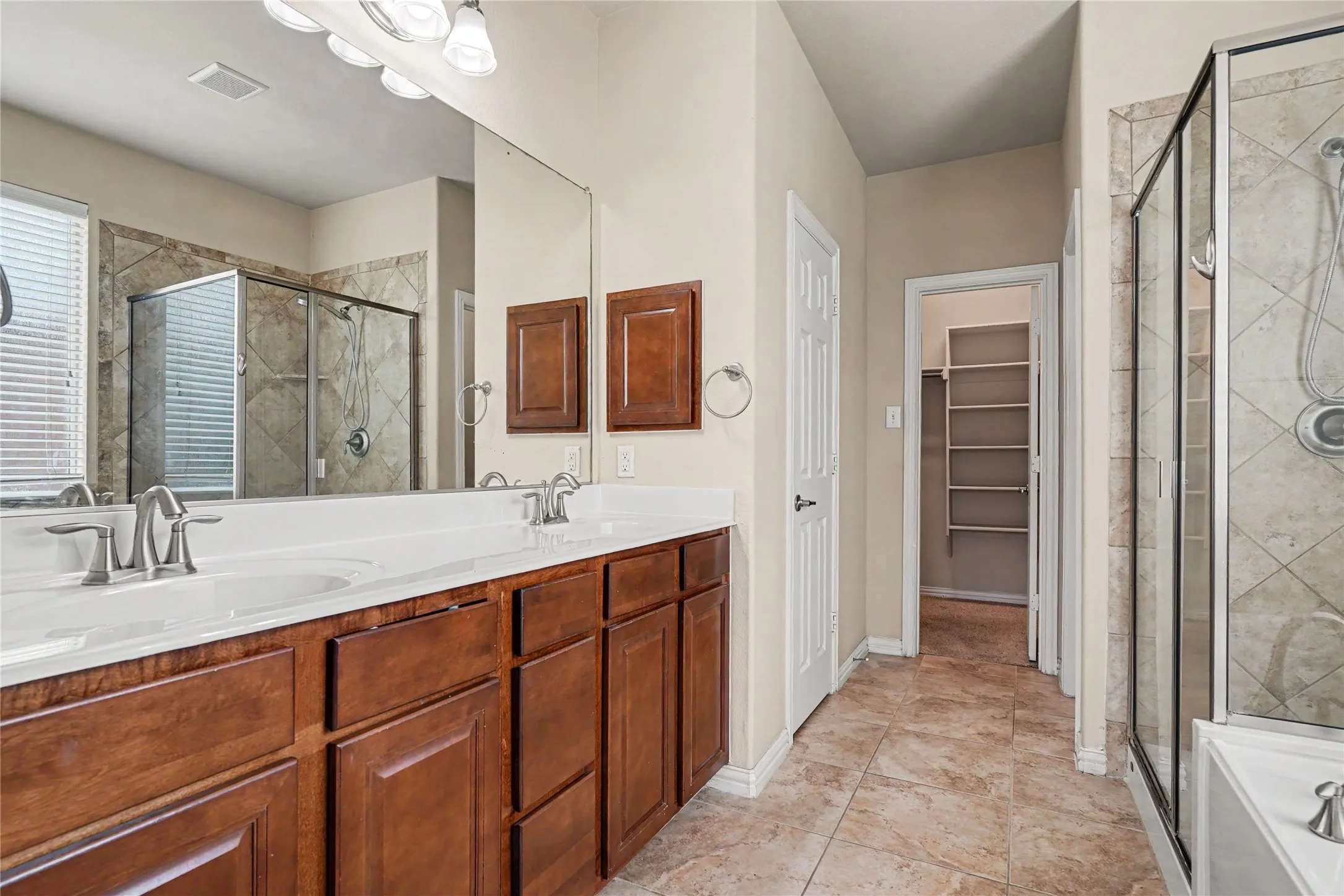 Single Family Residence For Sale in Johnson County , 804 W Bend Boulevard, Burleson, Texas 76028, 4 Bedroom, 4 Bathroom, 2 Garage spaces, 3,116 Sqft, built in 2009, mls#21398674, Real Estate Agent in Burleson, Homes For Sale in Johnson county, Homes For Sale in Burleson, Realtor in Burleson Texas, Real Estate Brokerage Independent Realty Texas, Luminita Cordes Realtor