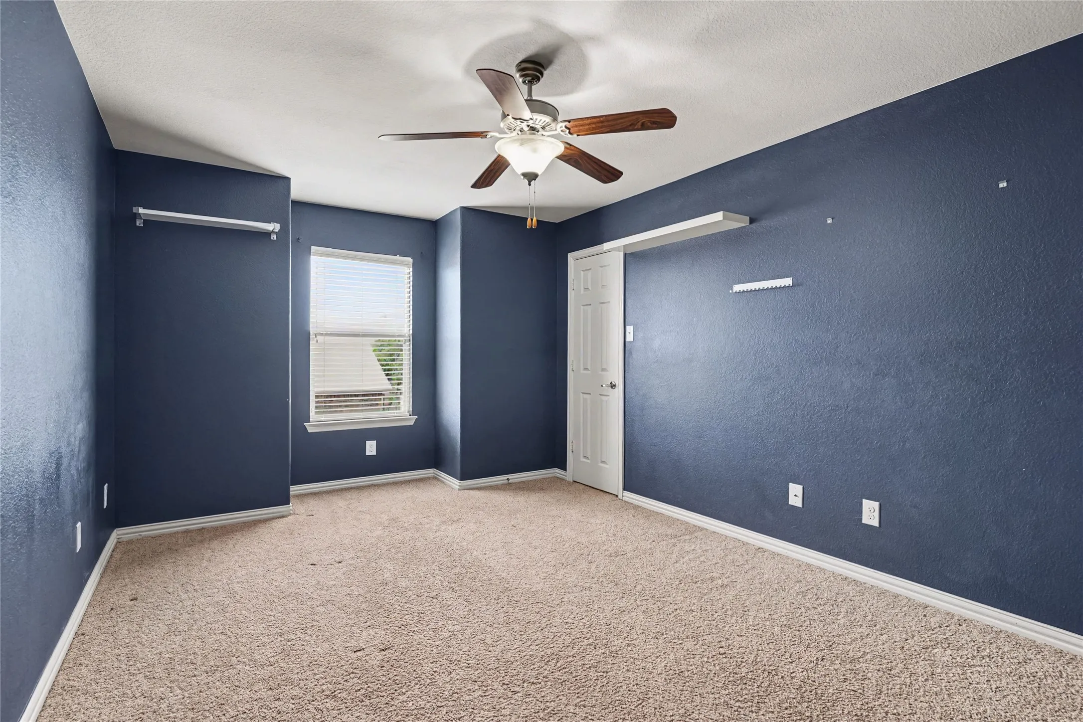 Single Family Residence For Sale in Johnson County , 804 W Bend Boulevard, Burleson, Texas 76028, 4 Bedroom, 4 Bathroom, 2 Garage spaces, 3,116 Sqft, built in 2009, mls#21398674, Real Estate Agent in Burleson, Homes For Sale in Johnson county, Homes For Sale in Burleson, Realtor in Burleson Texas, Real Estate Brokerage Independent Realty Texas, Luminita Cordes Realtor