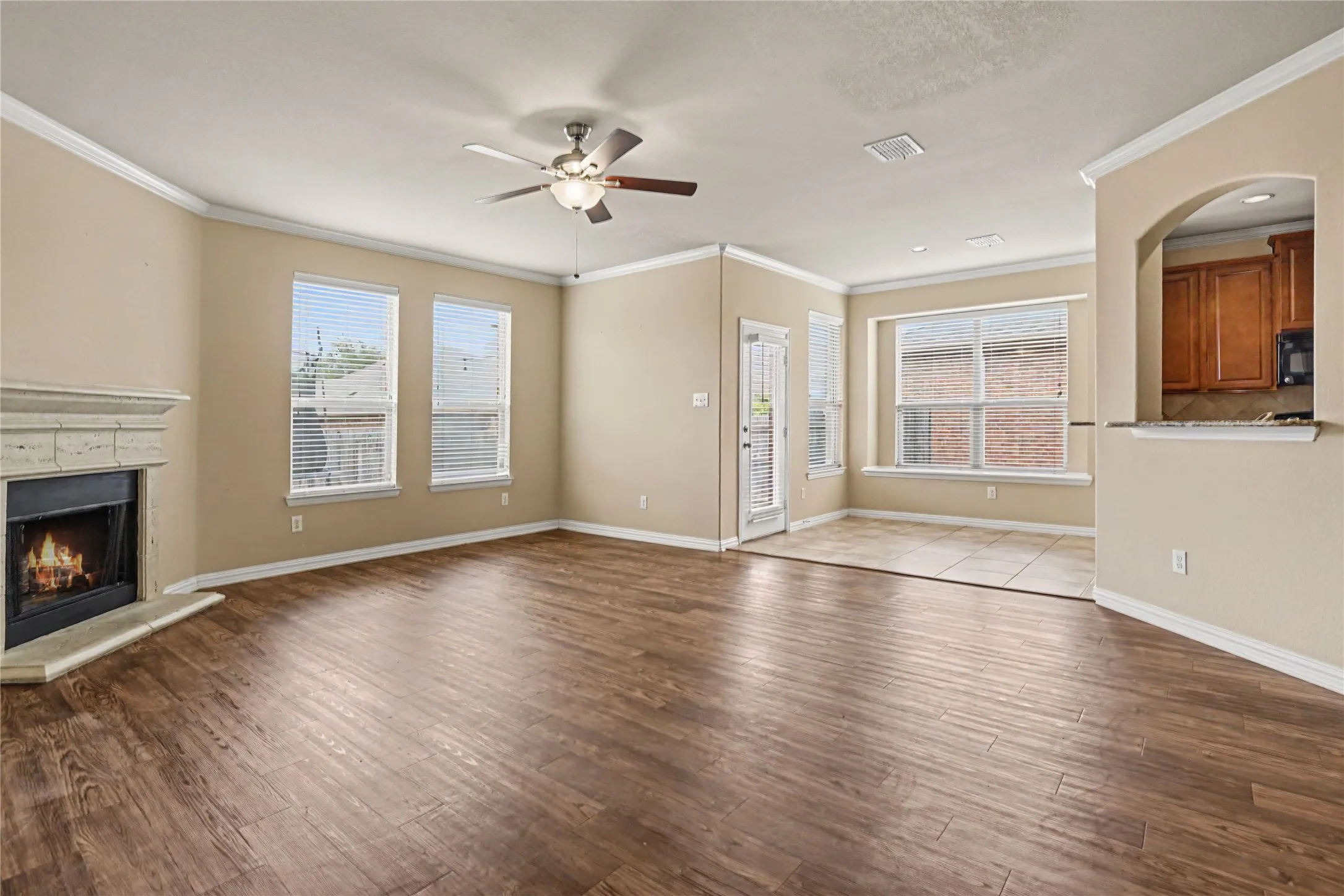 Single Family Residence For Sale in Johnson County , 804 W Bend Boulevard, Burleson, Texas 76028, 4 Bedroom, 4 Bathroom, 2 Garage spaces, 3,116 Sqft, built in 2009, mls#21398674, Real Estate Agent in Burleson, Homes For Sale in Johnson county, Homes For Sale in Burleson, Realtor in Burleson Texas, Real Estate Brokerage Independent Realty Texas, Luminita Cordes Realtor