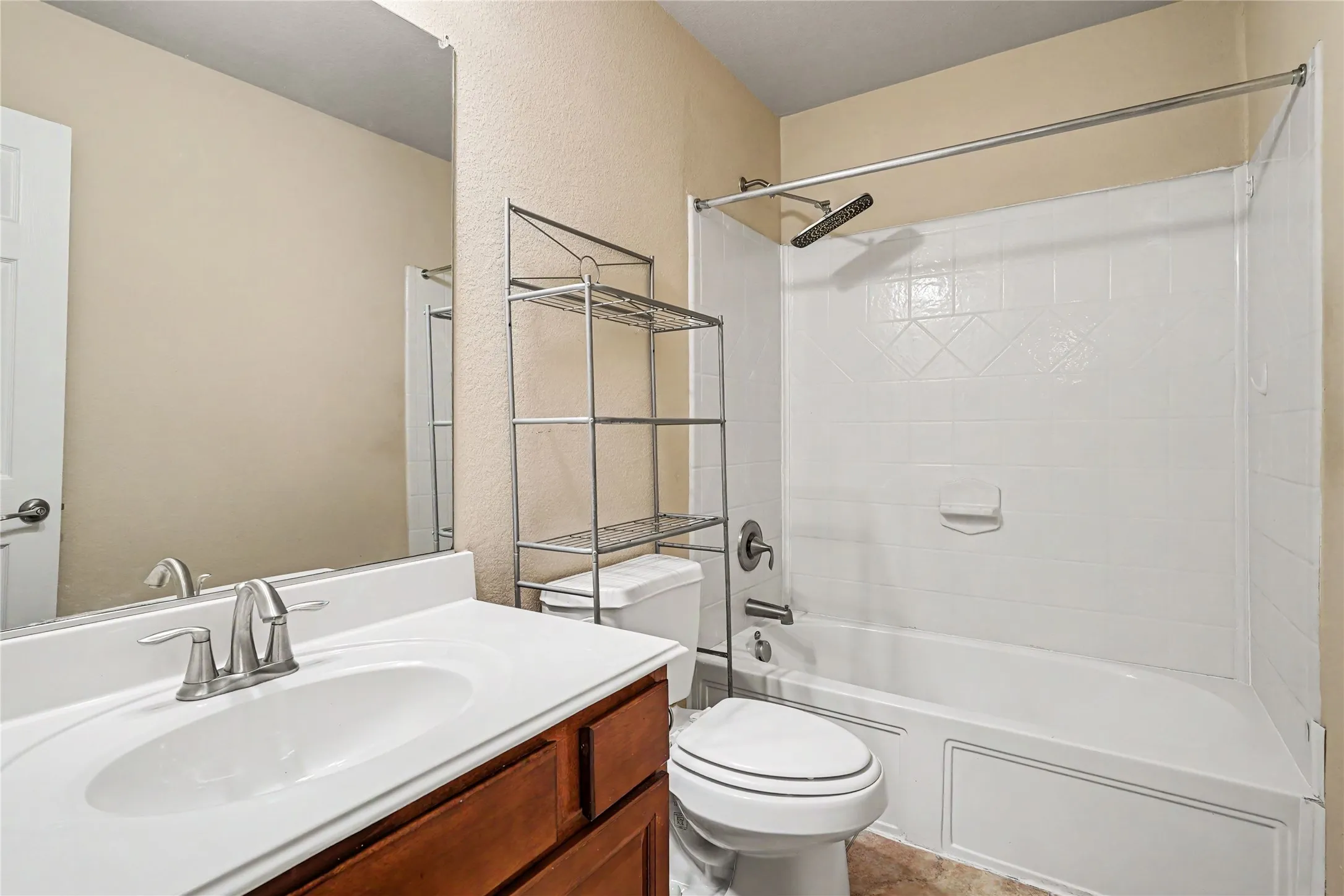 Single Family Residence For Sale in Johnson County , 804 W Bend Boulevard, Burleson, Texas 76028, 4 Bedroom, 4 Bathroom, 2 Garage spaces, 3,116 Sqft, built in 2009, mls#21398674, Real Estate Agent in Burleson, Homes For Sale in Johnson county, Homes For Sale in Burleson, Realtor in Burleson Texas, Real Estate Brokerage Independent Realty Texas, Luminita Cordes Realtor