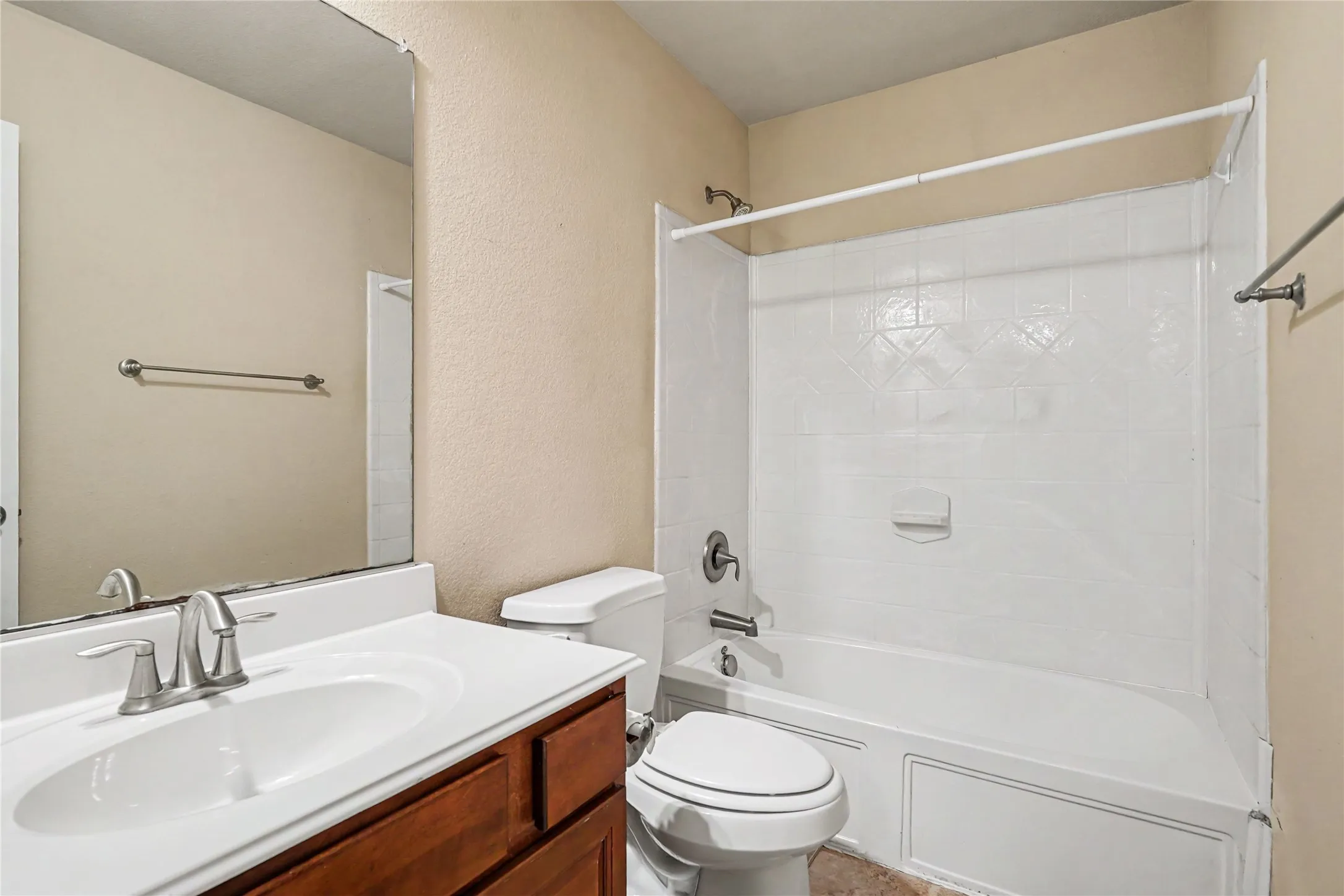 Single Family Residence For Sale in Johnson County , 804 W Bend Boulevard, Burleson, Texas 76028, 4 Bedroom, 4 Bathroom, 2 Garage spaces, 3,116 Sqft, built in 2009, mls#21398674, Real Estate Agent in Burleson, Homes For Sale in Johnson county, Homes For Sale in Burleson, Realtor in Burleson Texas, Real Estate Brokerage Independent Realty Texas, Luminita Cordes Realtor