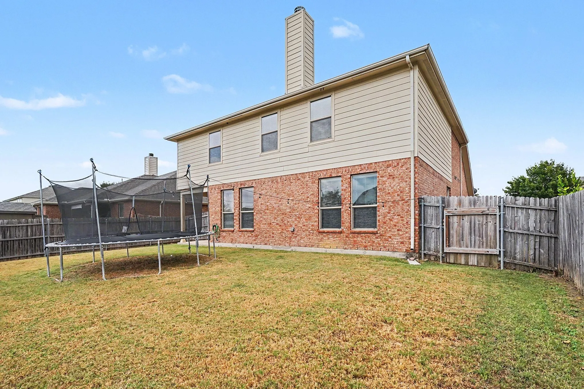 Single Family Residence For Sale in Johnson County , 804 W Bend Boulevard, Burleson, Texas 76028, 4 Bedroom, 4 Bathroom, 2 Garage spaces, 3,116 Sqft, built in 2009, mls#21398674, Real Estate Agent in Burleson, Homes For Sale in Johnson county, Homes For Sale in Burleson, Realtor in Burleson Texas, Real Estate Brokerage Independent Realty Texas, Luminita Cordes Realtor