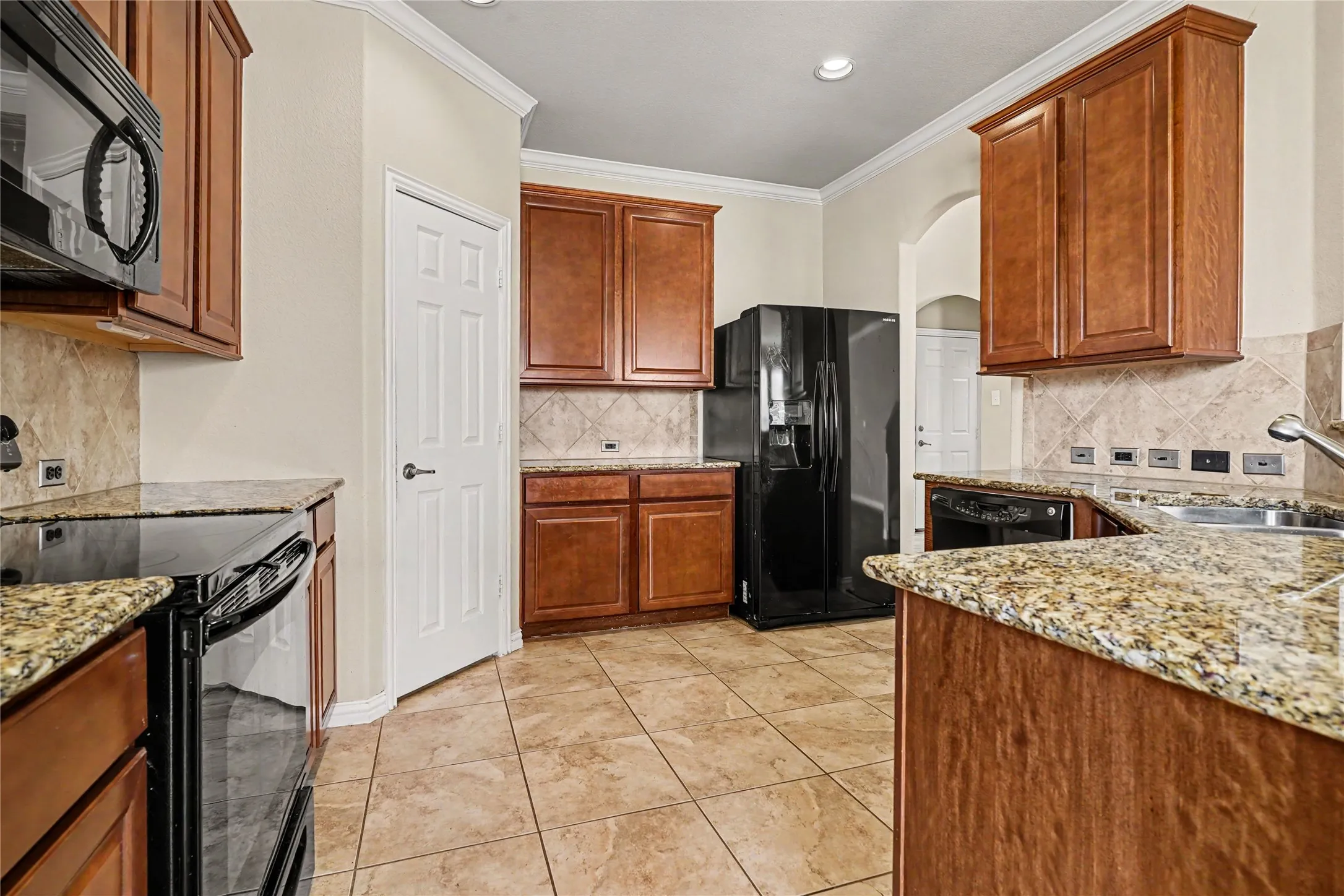 Single Family Residence For Sale in Johnson County , 804 W Bend Boulevard, Burleson, Texas 76028, 4 Bedroom, 4 Bathroom, 2 Garage spaces, 3,116 Sqft, built in 2009, mls#21398674, Real Estate Agent in Burleson, Homes For Sale in Johnson county, Homes For Sale in Burleson, Realtor in Burleson Texas, Real Estate Brokerage Independent Realty Texas, Luminita Cordes Realtor