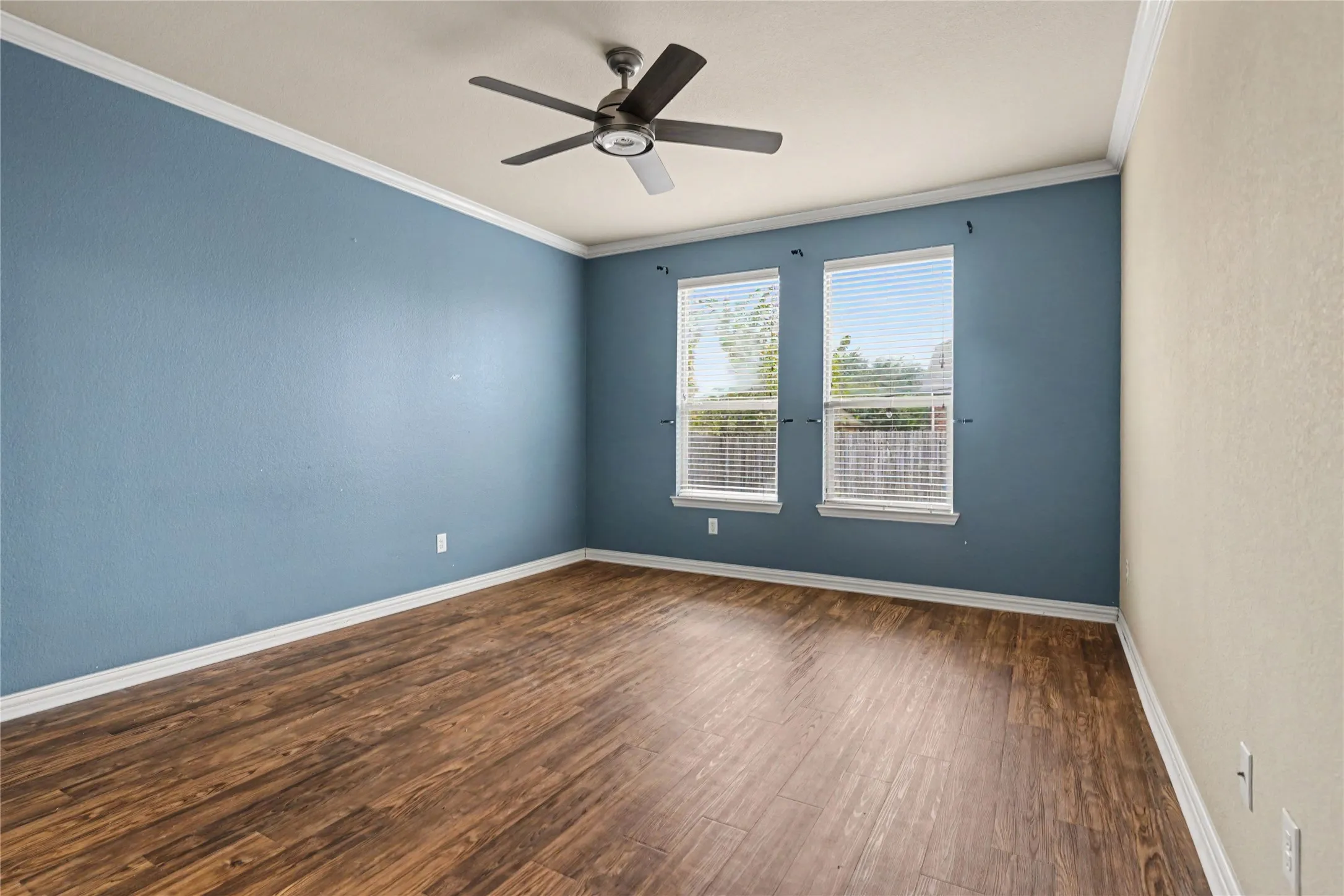 Single Family Residence For Sale in Johnson County , 804 W Bend Boulevard, Burleson, Texas 76028, 4 Bedroom, 4 Bathroom, 2 Garage spaces, 3,116 Sqft, built in 2009, mls#21398674, Real Estate Agent in Burleson, Homes For Sale in Johnson county, Homes For Sale in Burleson, Realtor in Burleson Texas, Real Estate Brokerage Independent Realty Texas, Luminita Cordes Realtor