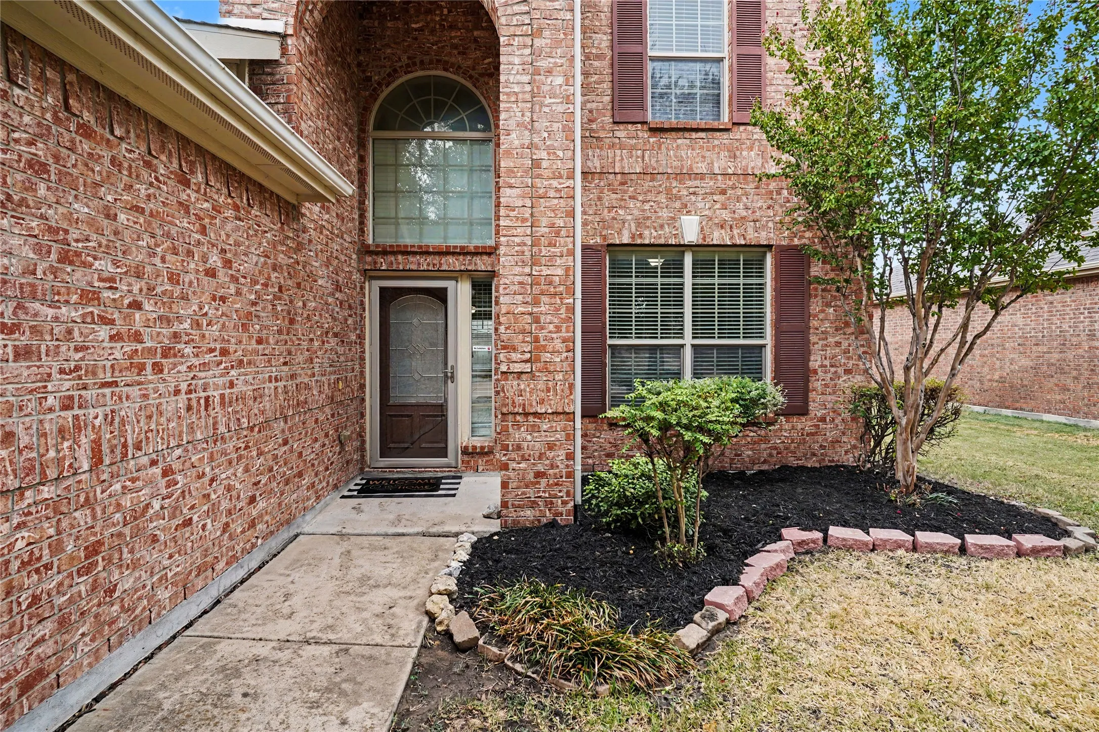 Single Family Residence For Sale in Johnson County , 804 W Bend Boulevard, Burleson, Texas 76028, 4 Bedroom, 4 Bathroom, 2 Garage spaces, 3,116 Sqft, built in 2009, mls#21398674, Real Estate Agent in Burleson, Homes For Sale in Johnson county, Homes For Sale in Burleson, Realtor in Burleson Texas, Real Estate Brokerage Independent Realty Texas, Luminita Cordes Realtor