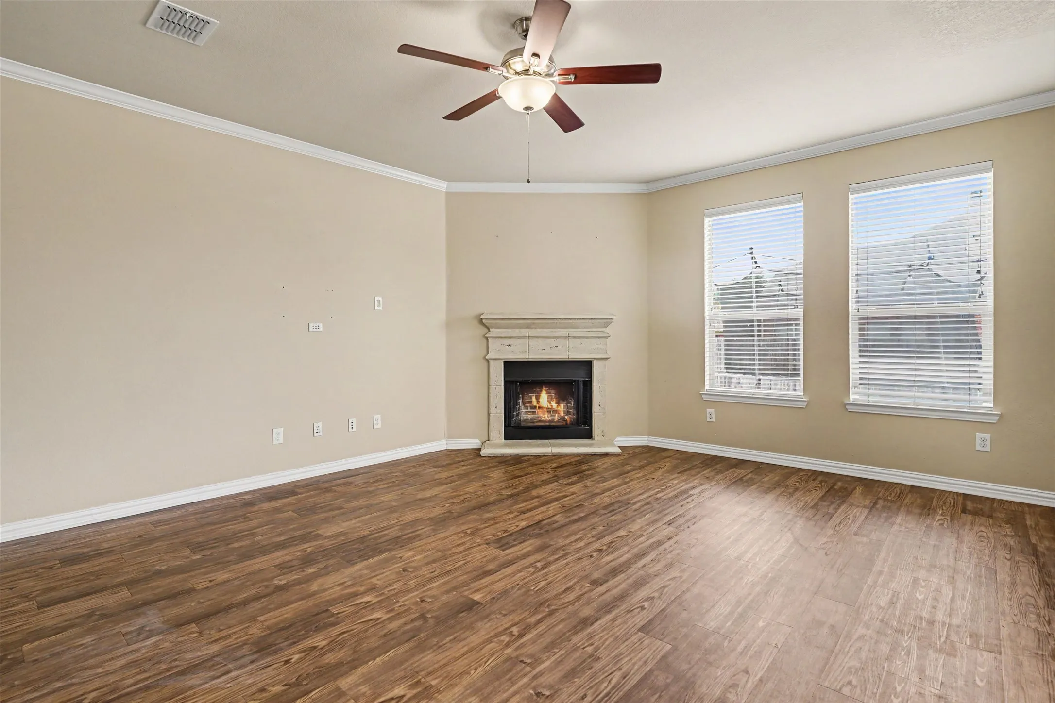 Single Family Residence For Sale in Johnson County , 804 W Bend Boulevard, Burleson, Texas 76028, 4 Bedroom, 4 Bathroom, 2 Garage spaces, 3,116 Sqft, built in 2009, mls#21398674, Real Estate Agent in Burleson, Homes For Sale in Johnson county, Homes For Sale in Burleson, Realtor in Burleson Texas, Real Estate Brokerage Independent Realty Texas, Luminita Cordes Realtor