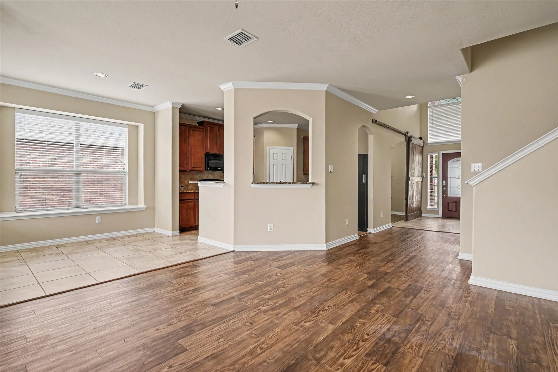 Single Family Residence For Sale in Johnson County , 804 W Bend Boulevard, Burleson, Texas 76028, 4 Bedroom, 4 Bathroom, 2 Garage spaces, 3,116 Sqft, built in 2009, mls#21398674, Real Estate Agent in Burleson, Homes For Sale in Johnson county, Homes For Sale in Burleson, Realtor in Burleson Texas, Real Estate Brokerage Independent Realty Texas, Luminita Cordes Realtor