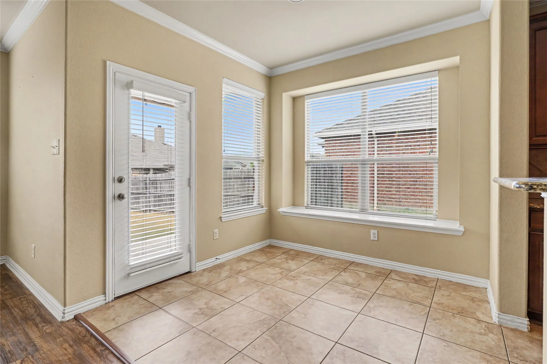 Single Family Residence For Sale in Johnson County , 804 W Bend Boulevard, Burleson, Texas 76028, 4 Bedroom, 4 Bathroom, 2 Garage spaces, 3,116 Sqft, built in 2009, mls#21398674, Real Estate Agent in Burleson, Homes For Sale in Johnson county, Homes For Sale in Burleson, Realtor in Burleson Texas, Real Estate Brokerage Independent Realty Texas, Luminita Cordes Realtor