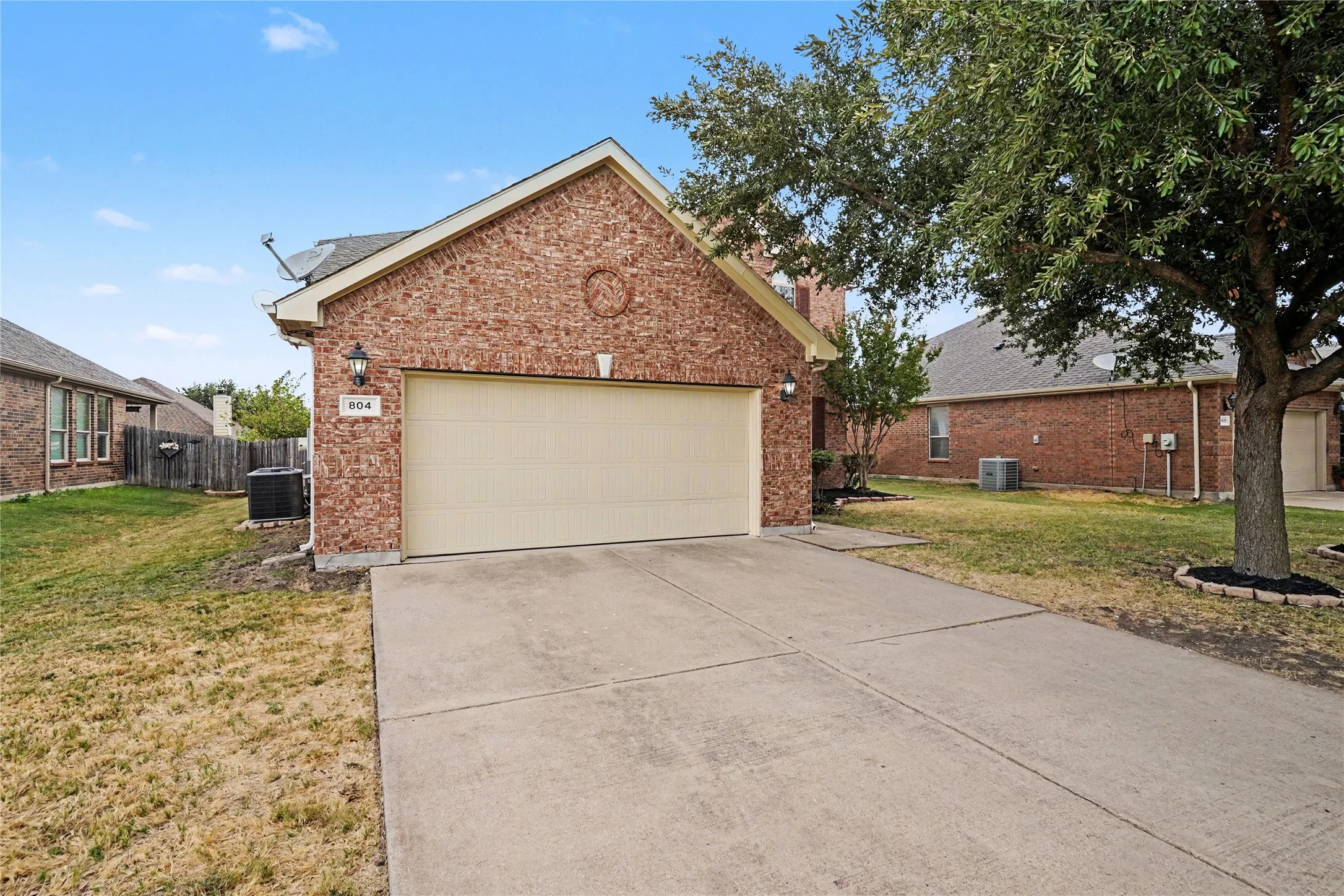 Single Family Residence For Sale in Johnson County , 804 W Bend Boulevard, Burleson, Texas 76028, 4 Bedroom, 4 Bathroom, 2 Garage spaces, 3,116 Sqft, built in 2009, mls#21398674, Real Estate Agent in Burleson, Homes For Sale in Johnson county, Homes For Sale in Burleson, Realtor in Burleson Texas, Real Estate Brokerage Independent Realty Texas, Luminita Cordes Realtor
