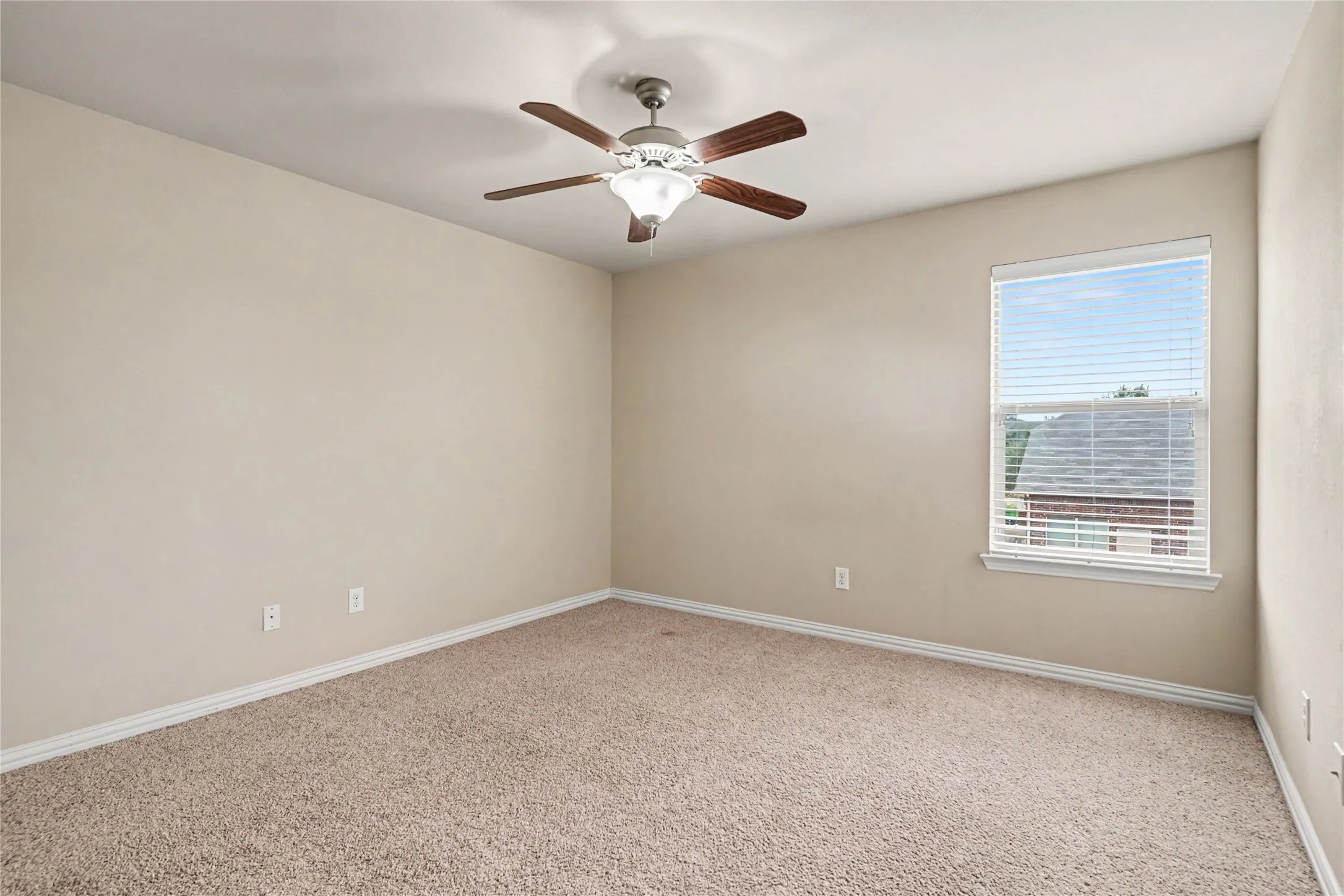 Single Family Residence For Sale in Johnson County , 804 W Bend Boulevard, Burleson, Texas 76028, 4 Bedroom, 4 Bathroom, 2 Garage spaces, 3,116 Sqft, built in 2009, mls#21398674, Real Estate Agent in Burleson, Homes For Sale in Johnson county, Homes For Sale in Burleson, Realtor in Burleson Texas, Real Estate Brokerage Independent Realty Texas, Luminita Cordes Realtor