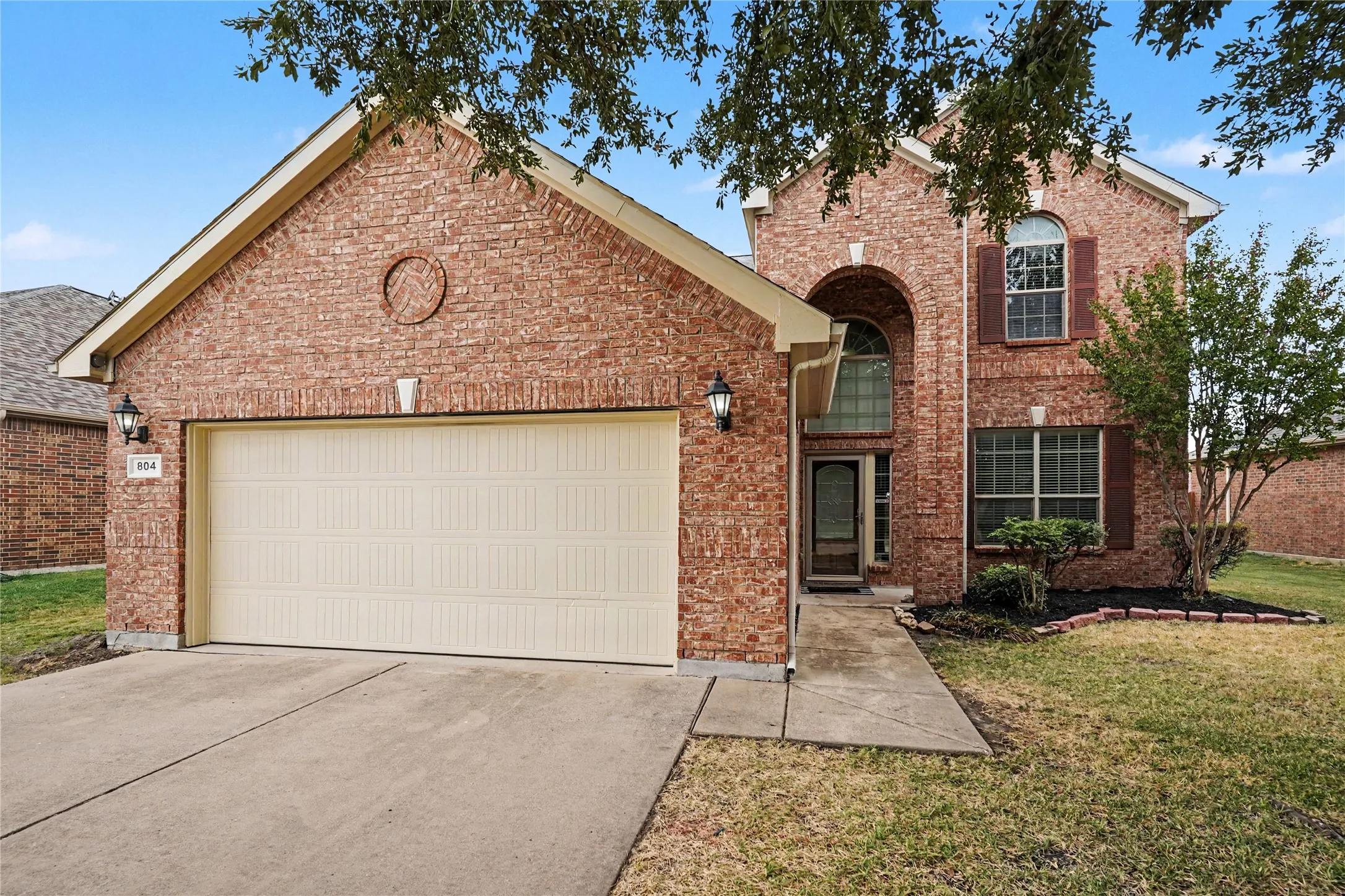 Single Family Residence For Sale in Johnson County , 804 W Bend Boulevard, Burleson, Texas 76028, 4 Bedroom, 4 Bathroom, 2 Garage spaces, 3,116 Sqft, built in 2009, mls#21398674, Real Estate Agent in Burleson, Homes For Sale in Johnson county, Homes For Sale in Burleson, Realtor in Burleson Texas, Real Estate Brokerage Independent Realty Texas, Luminita Cordes Realtor