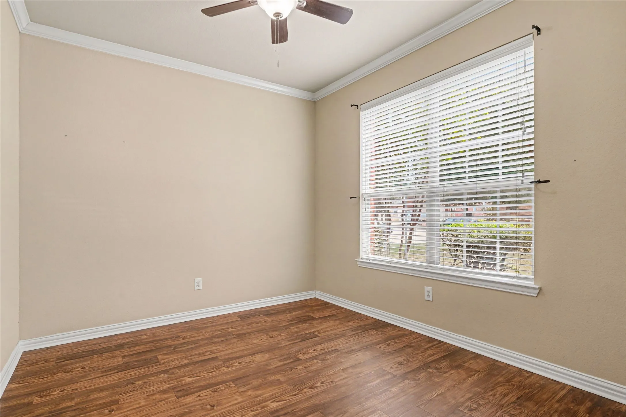 Single Family Residence For Sale in Johnson County , 804 W Bend Boulevard, Burleson, Texas 76028, 4 Bedroom, 4 Bathroom, 2 Garage spaces, 3,116 Sqft, built in 2009, mls#21398674, Real Estate Agent in Burleson, Homes For Sale in Johnson county, Homes For Sale in Burleson, Realtor in Burleson Texas, Real Estate Brokerage Independent Realty Texas, Luminita Cordes Realtor