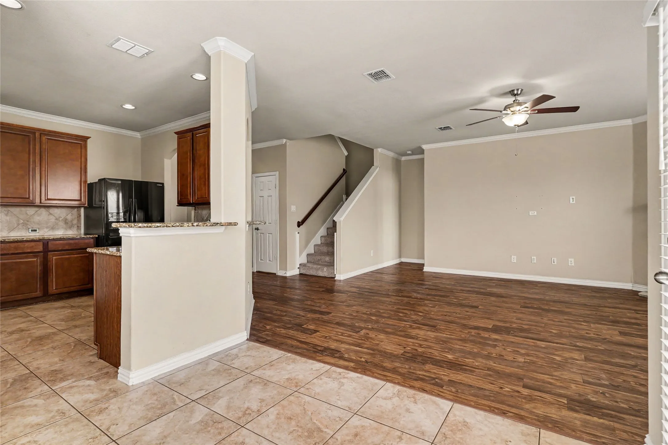 Single Family Residence For Sale in Johnson County , 804 W Bend Boulevard, Burleson, Texas 76028, 4 Bedroom, 4 Bathroom, 2 Garage spaces, 3,116 Sqft, built in 2009, mls#21398674, Real Estate Agent in Burleson, Homes For Sale in Johnson county, Homes For Sale in Burleson, Realtor in Burleson Texas, Real Estate Brokerage Independent Realty Texas, Luminita Cordes Realtor