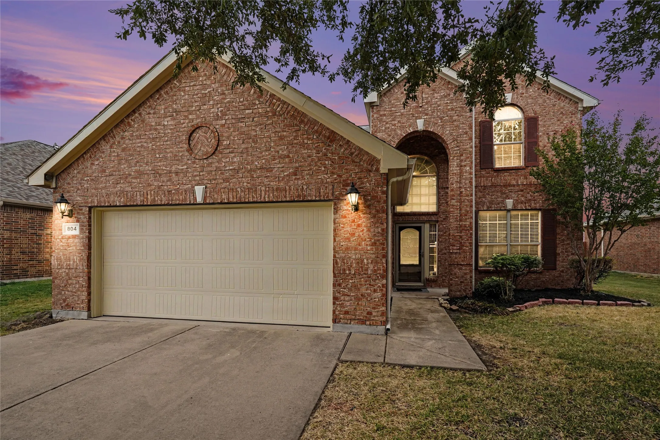 Single Family Residence For Sale in Johnson County , 804 W Bend Boulevard, Burleson, Texas 76028, 4 Bedroom, 4 Bathroom, 2 Garage spaces, 3,116 Sqft, built in 2009, mls#21398674, Real Estate Agent in Burleson, Homes For Sale in Johnson county, Homes For Sale in Burleson, Realtor in Burleson Texas, Real Estate Brokerage Independent Realty Texas, Luminita Cordes Realtor