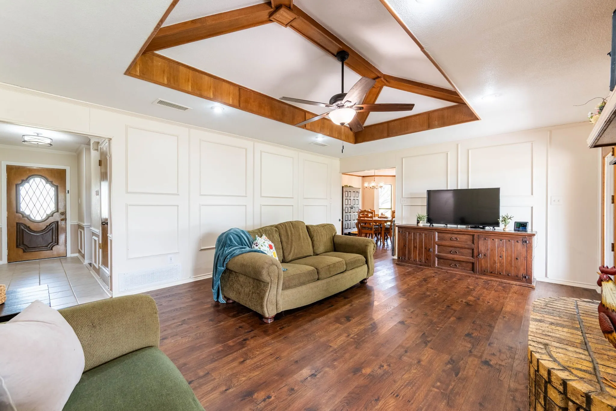 Single Family Residence For Sale in Collin County , 815 W Cook Street, Josephine, Texas 75173, 3 Bedroom, 2 Bathroom, 2 Garage spaces, 1,776 Sqft, built in 1986, mls#21400700, Real Estate Agent in Josephine, Homes For Sale in Collin county, Homes For Sale in Josephine, Realtor in Josephine Texas, Real Estate Brokerage Independent Realty Texas, Luminita Cordes Realtor